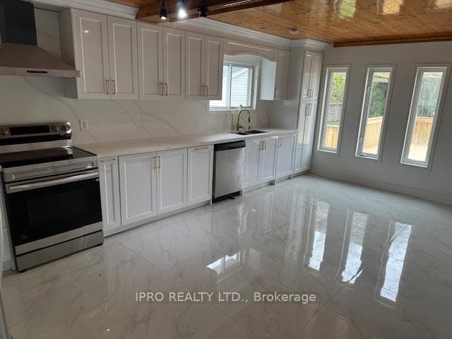 72 Thickson Road photo 9