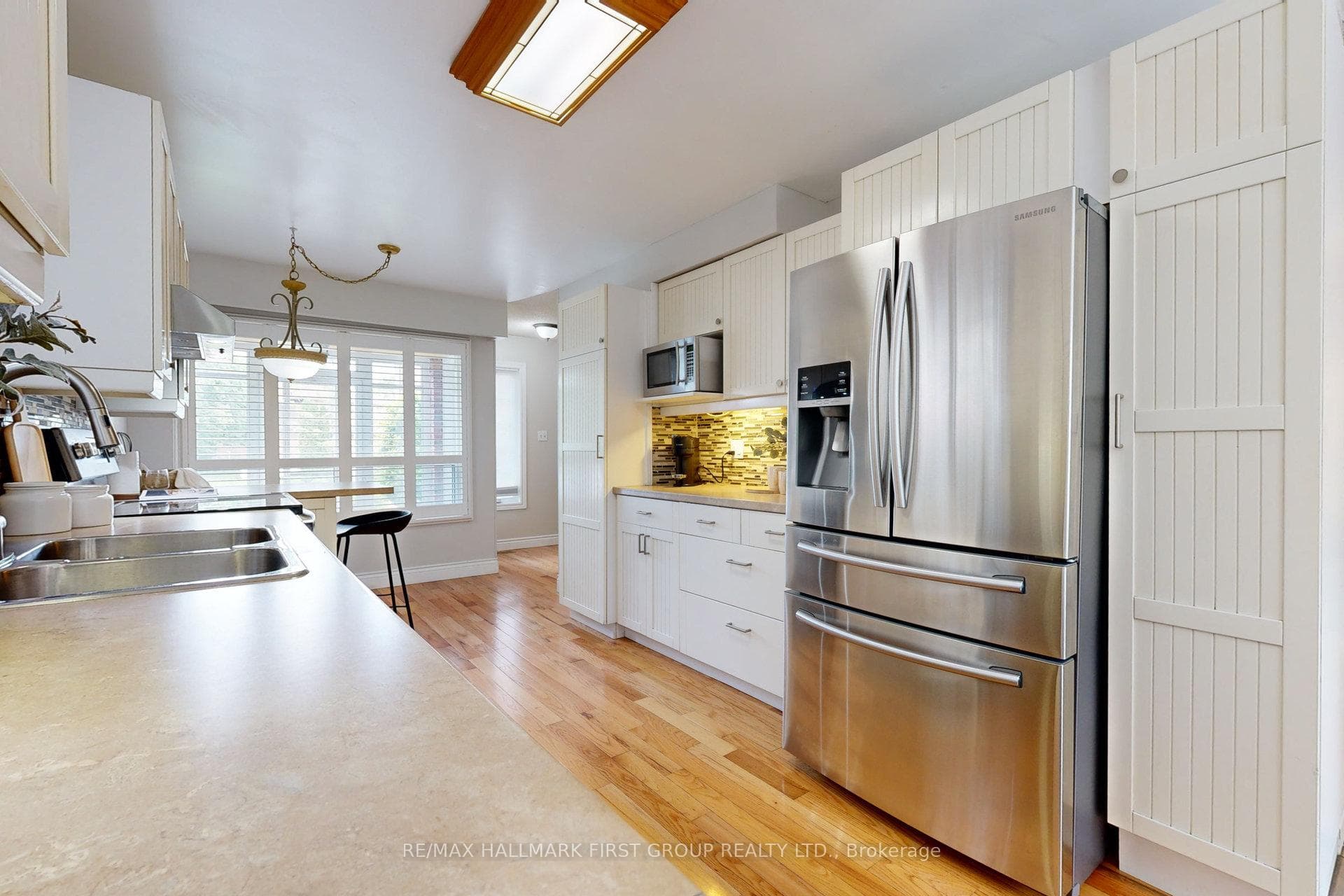 1021 Rowntree Crescent photo 9