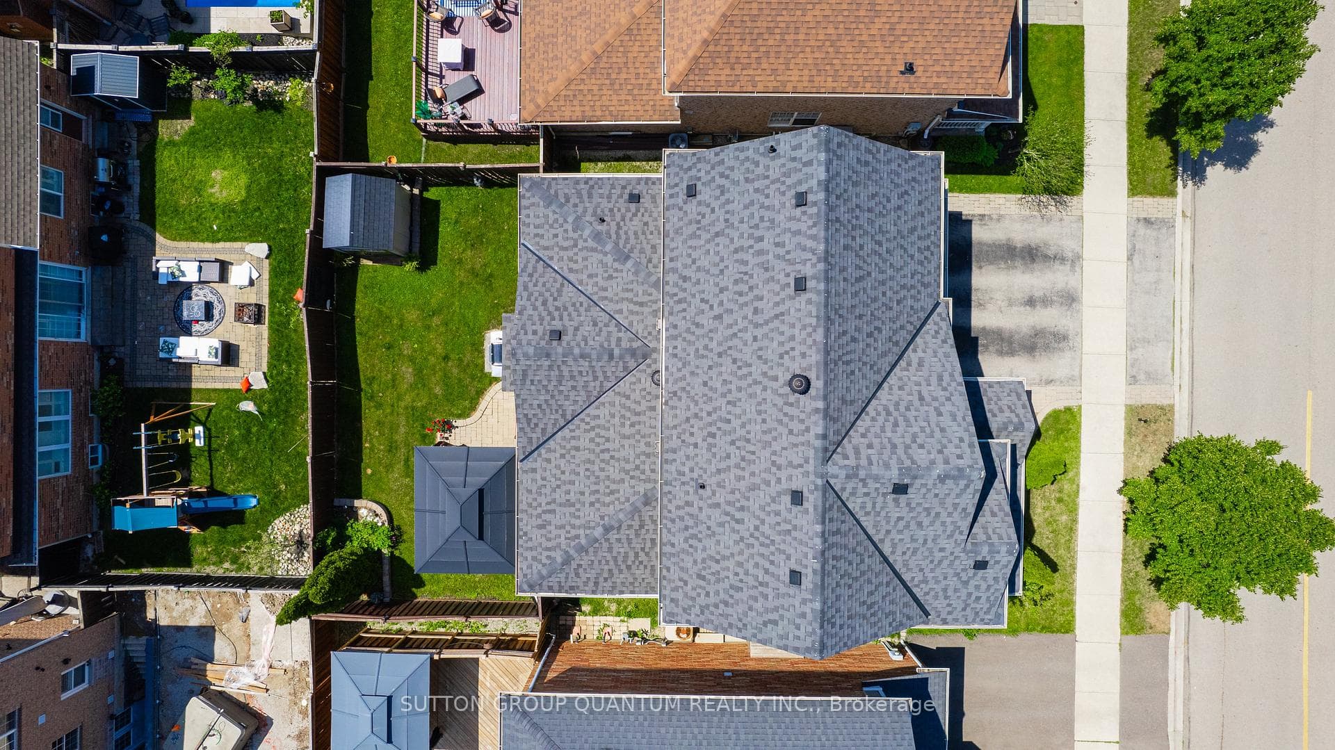 944 Hollinrake Crescent photo 38