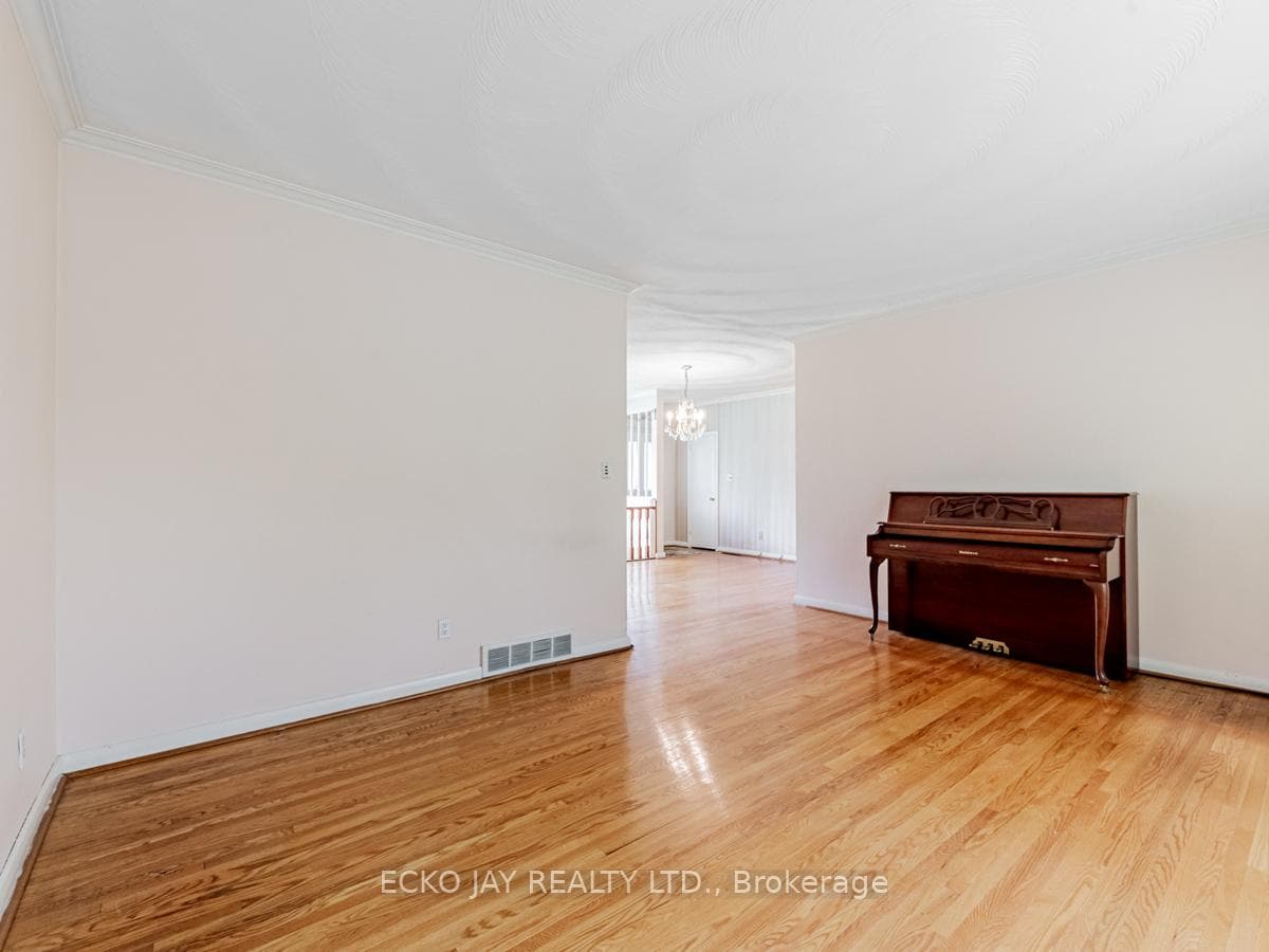 16 Farmcote Road photo 11