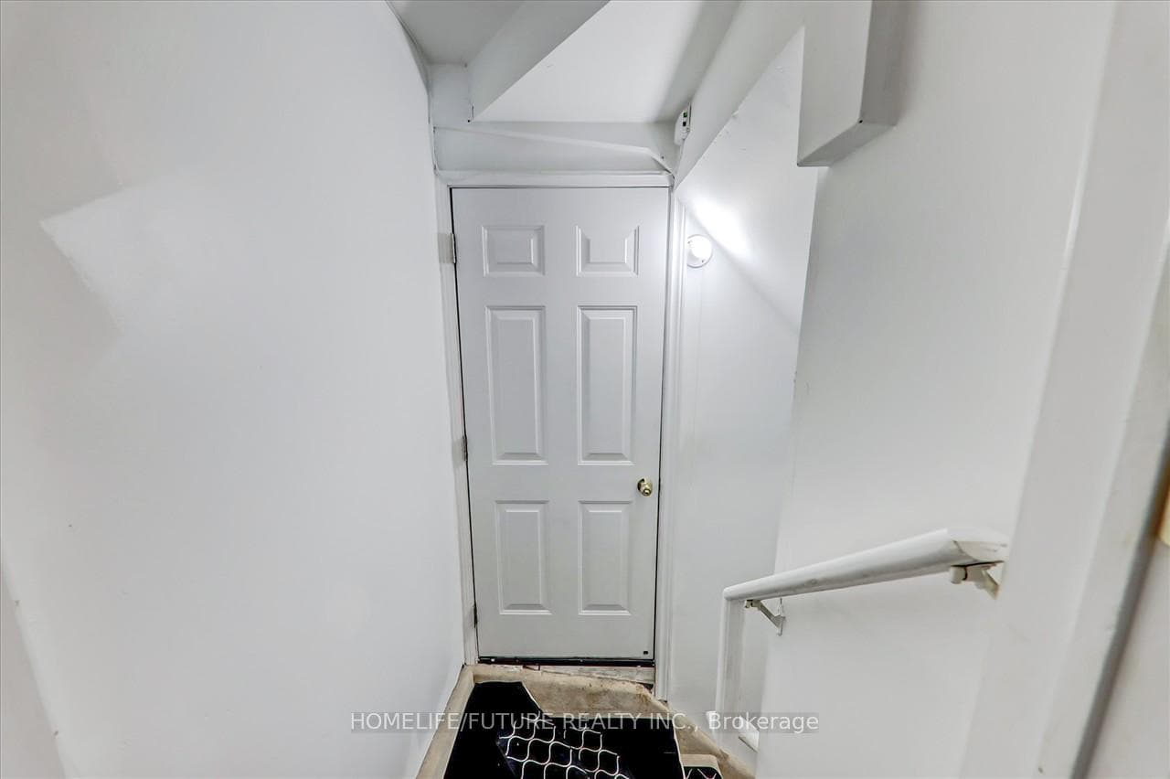 64 Bonspiel Drive photo 17
