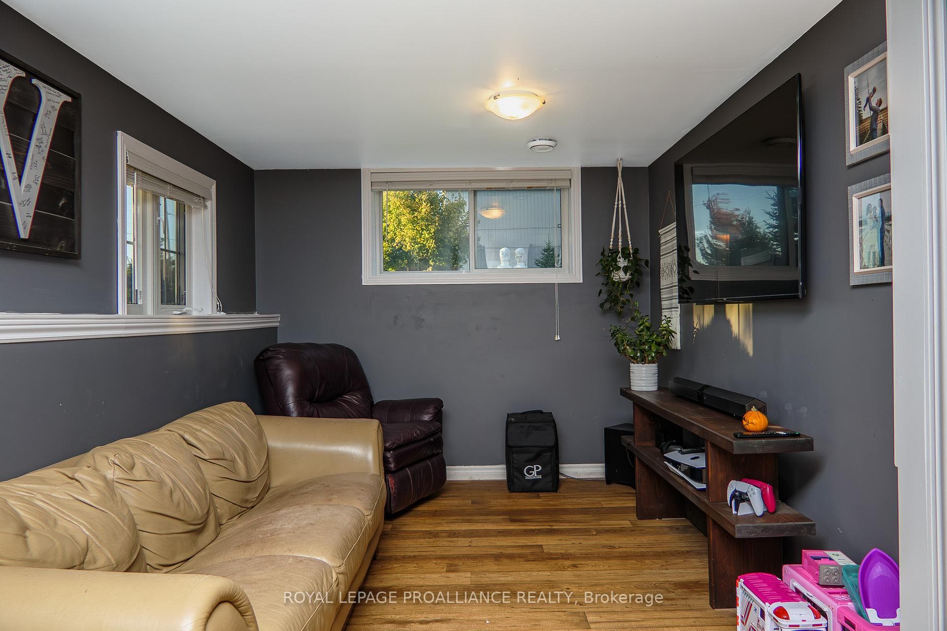 236 Roslin Road photo 37