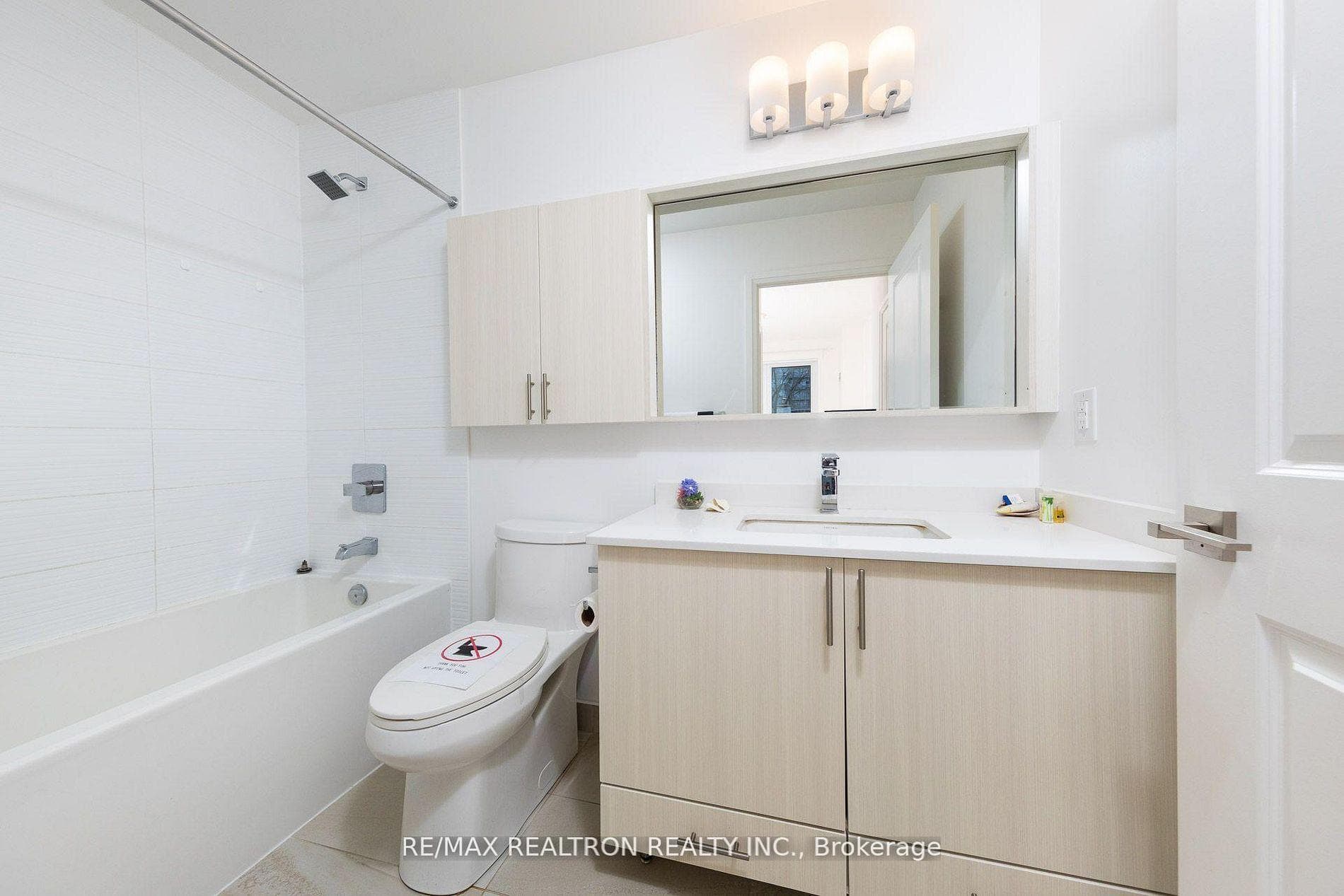 591 Sheppard Avenue Unit 310 photo 22