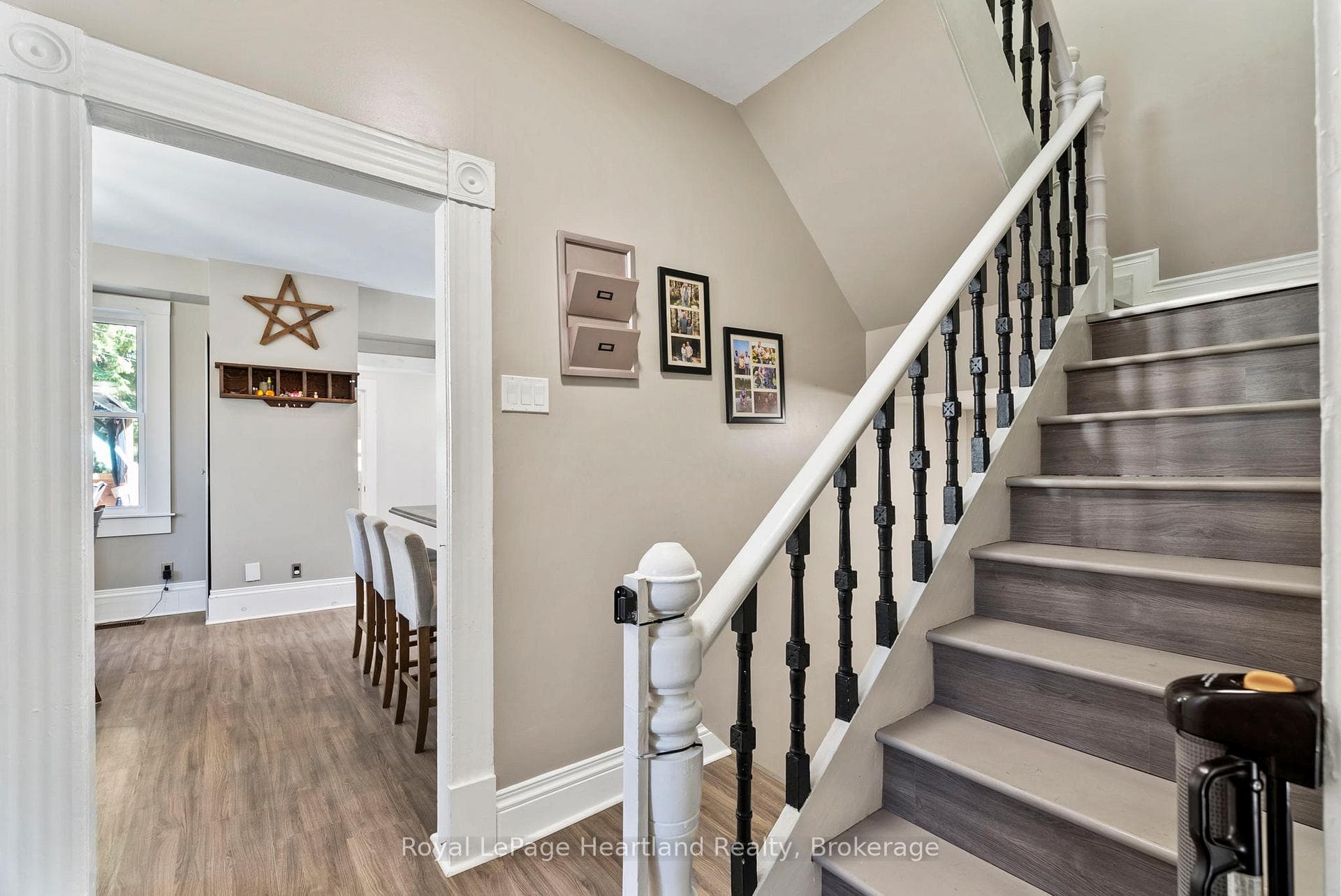 555 RAGLAN Street photo 11