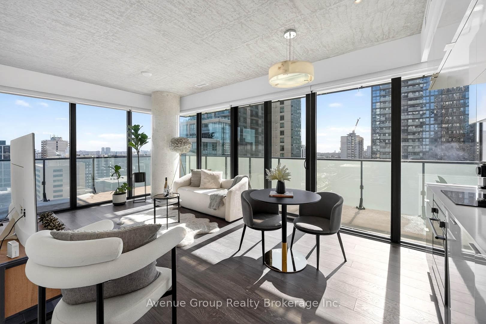 185 Roehampton Avenue Unit 1110 photo 6