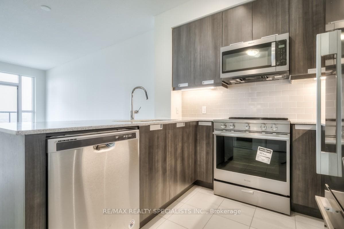 35 Watergarden Drive Unit 1520 photo 12