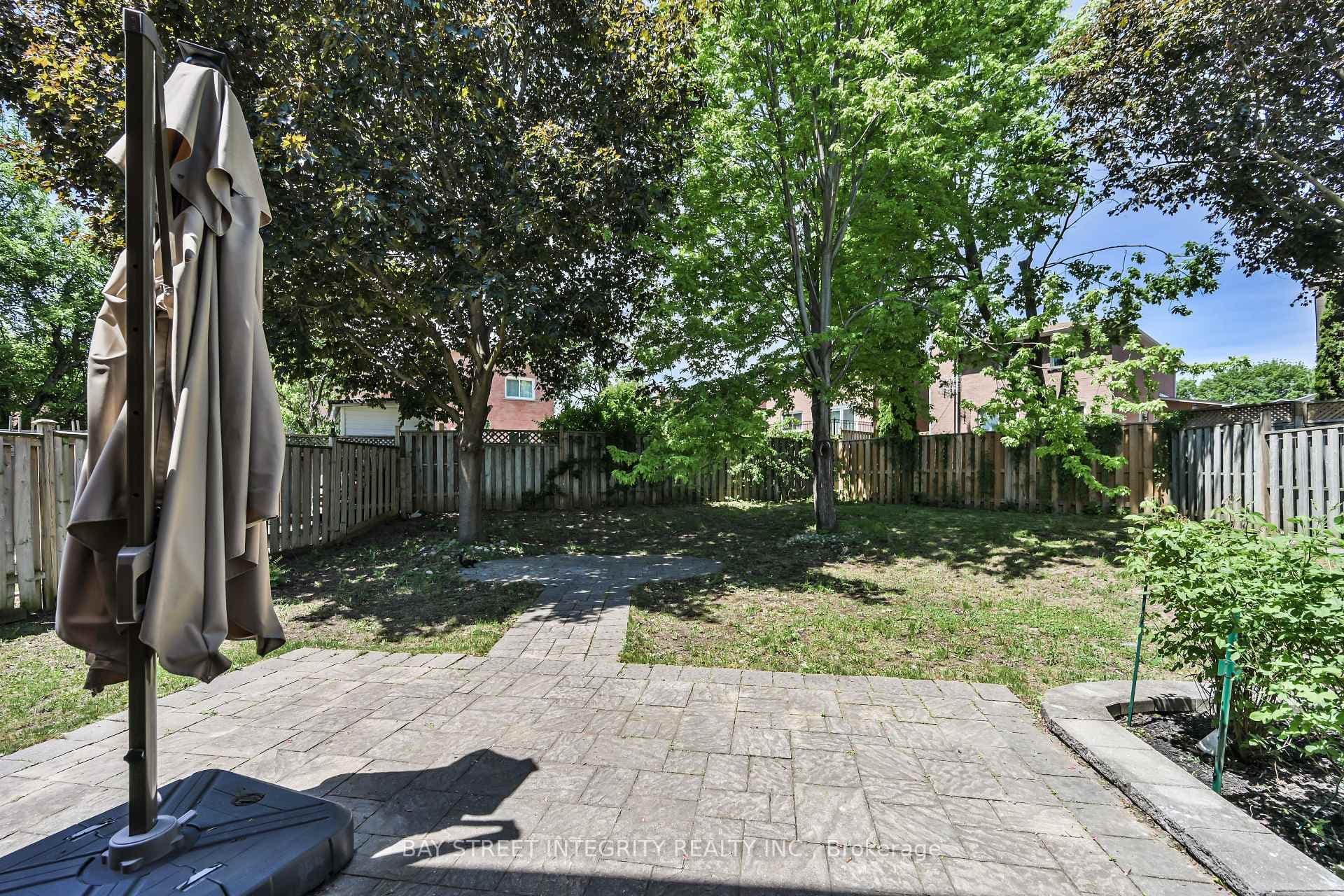 111 Michener Crescent photo 32