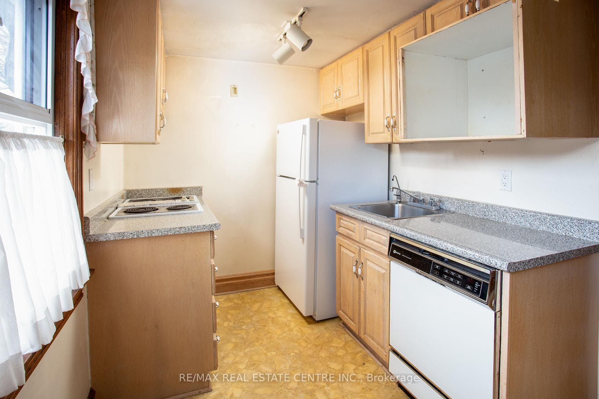 213 Indian Road photo 12