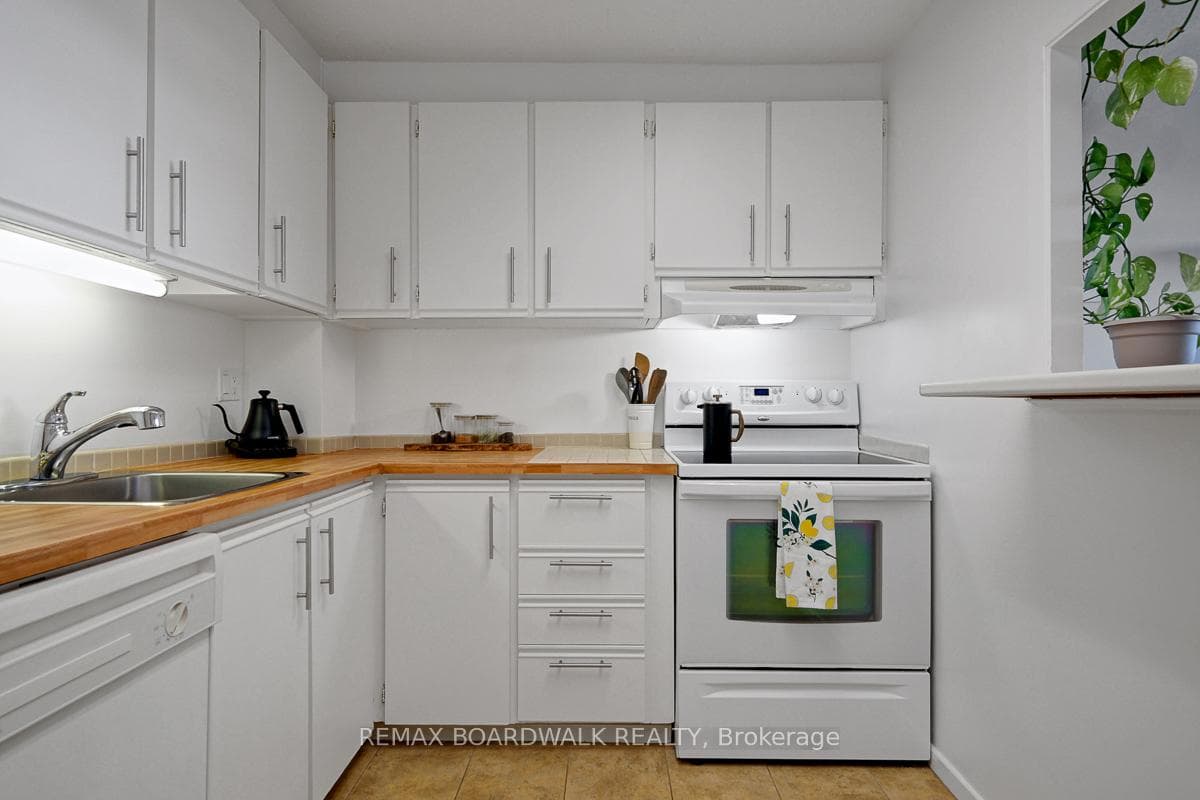 3100 Carling Avenue Unit 908 photo 10