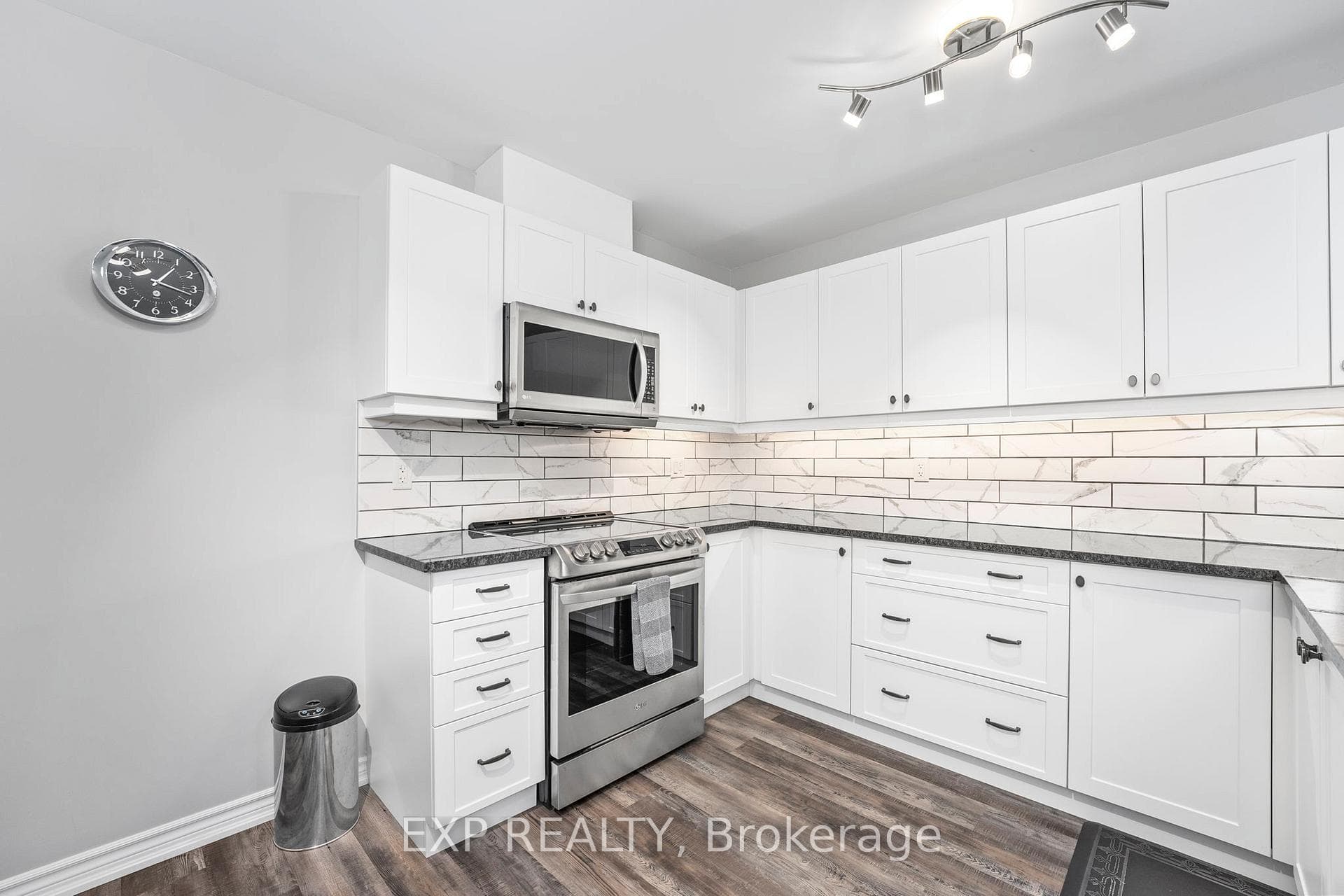 6 Sinclair Crescent photo 16