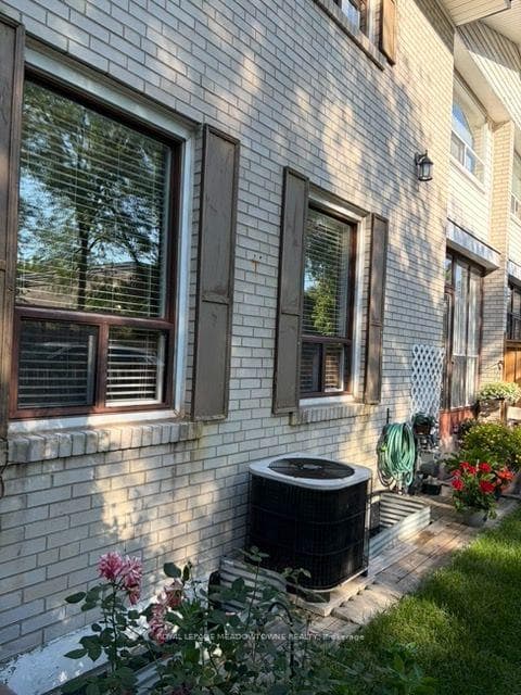 61 Ardglen Drive Unit 19 photo 9