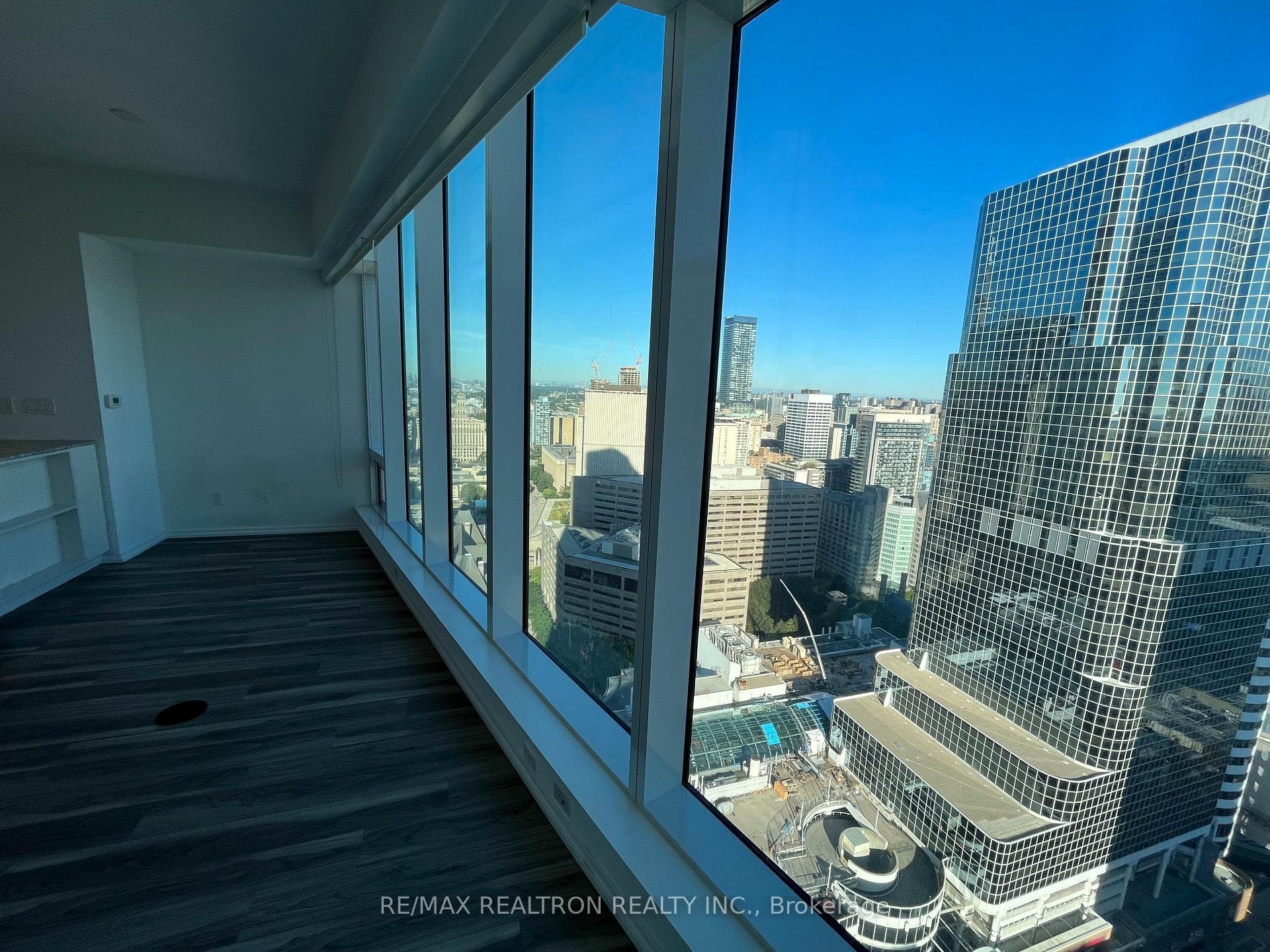 197 Yonge Street Unit 3113 photo 8
