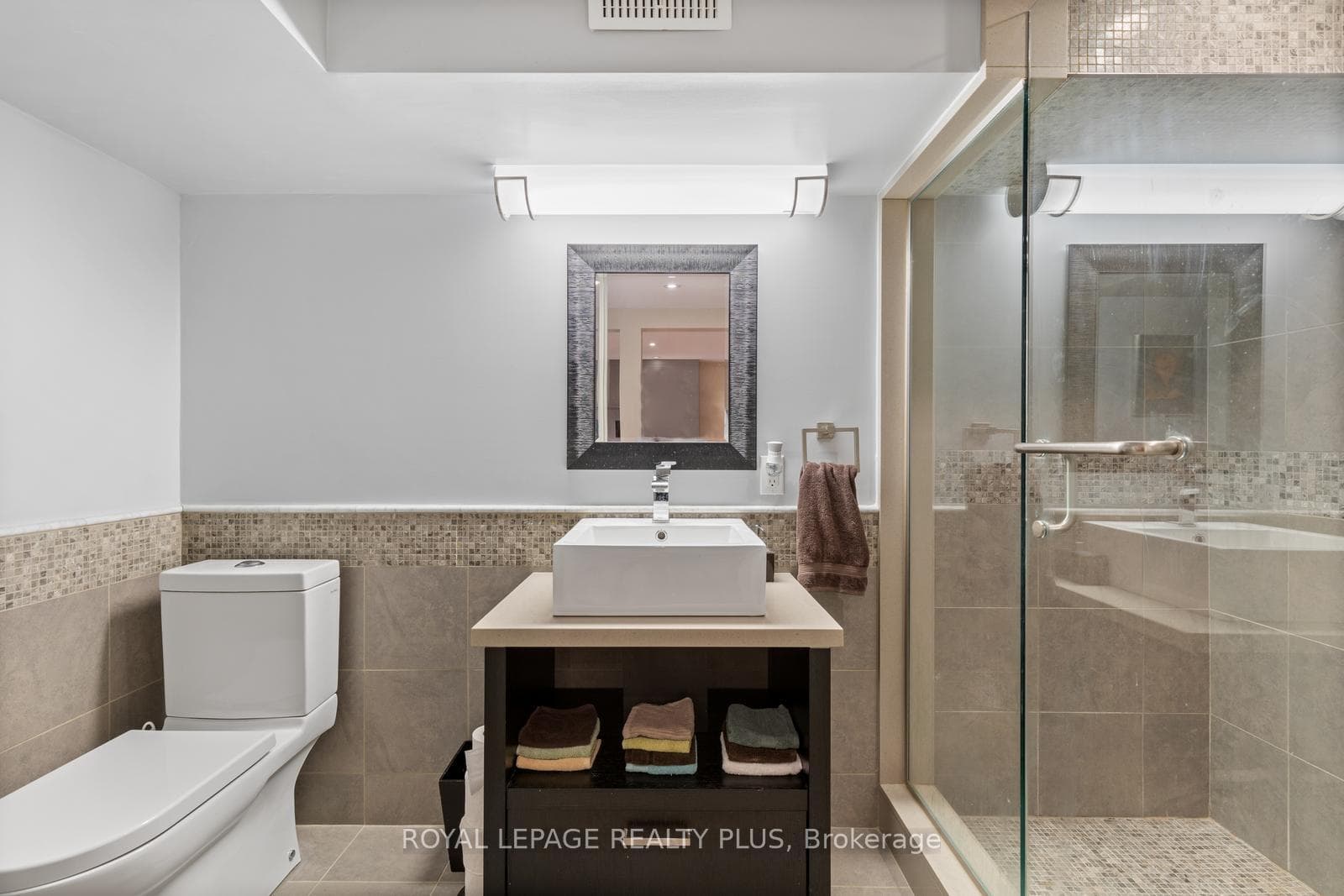 1812 Pattinson Crescent photo 30