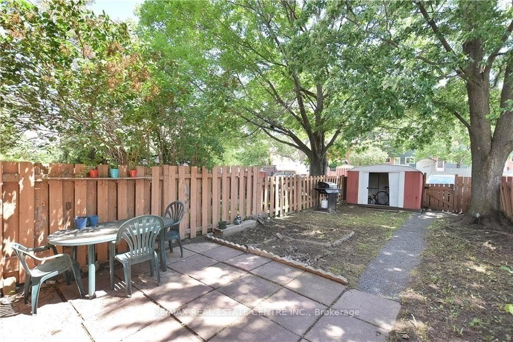 960 Meadowlands Drive photo 17