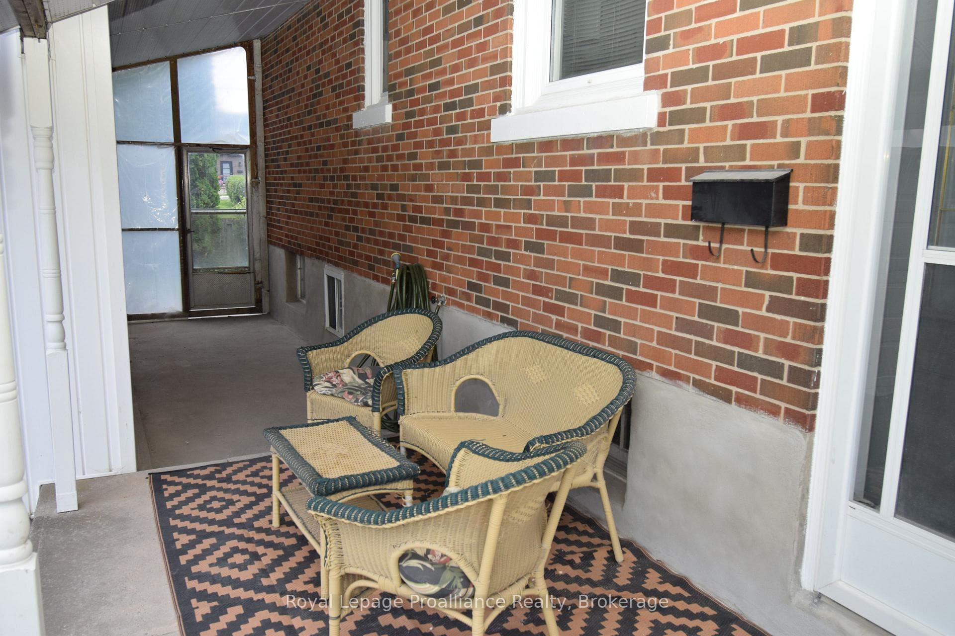 22 Reynolds Crescent photo 3