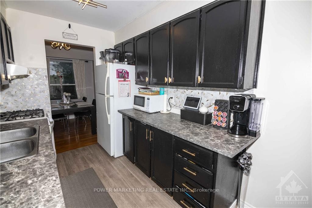 1124 ALENMEDE Crescent photo 11
