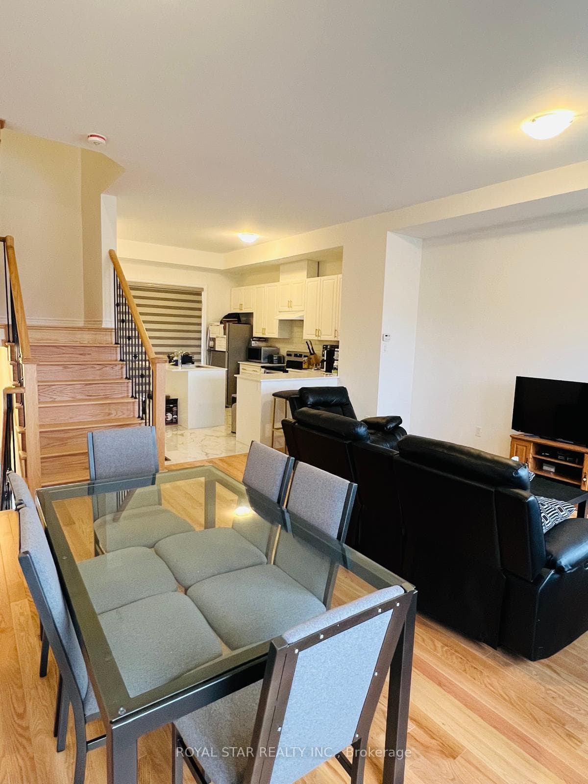 73 Inverary Crescent photo 6