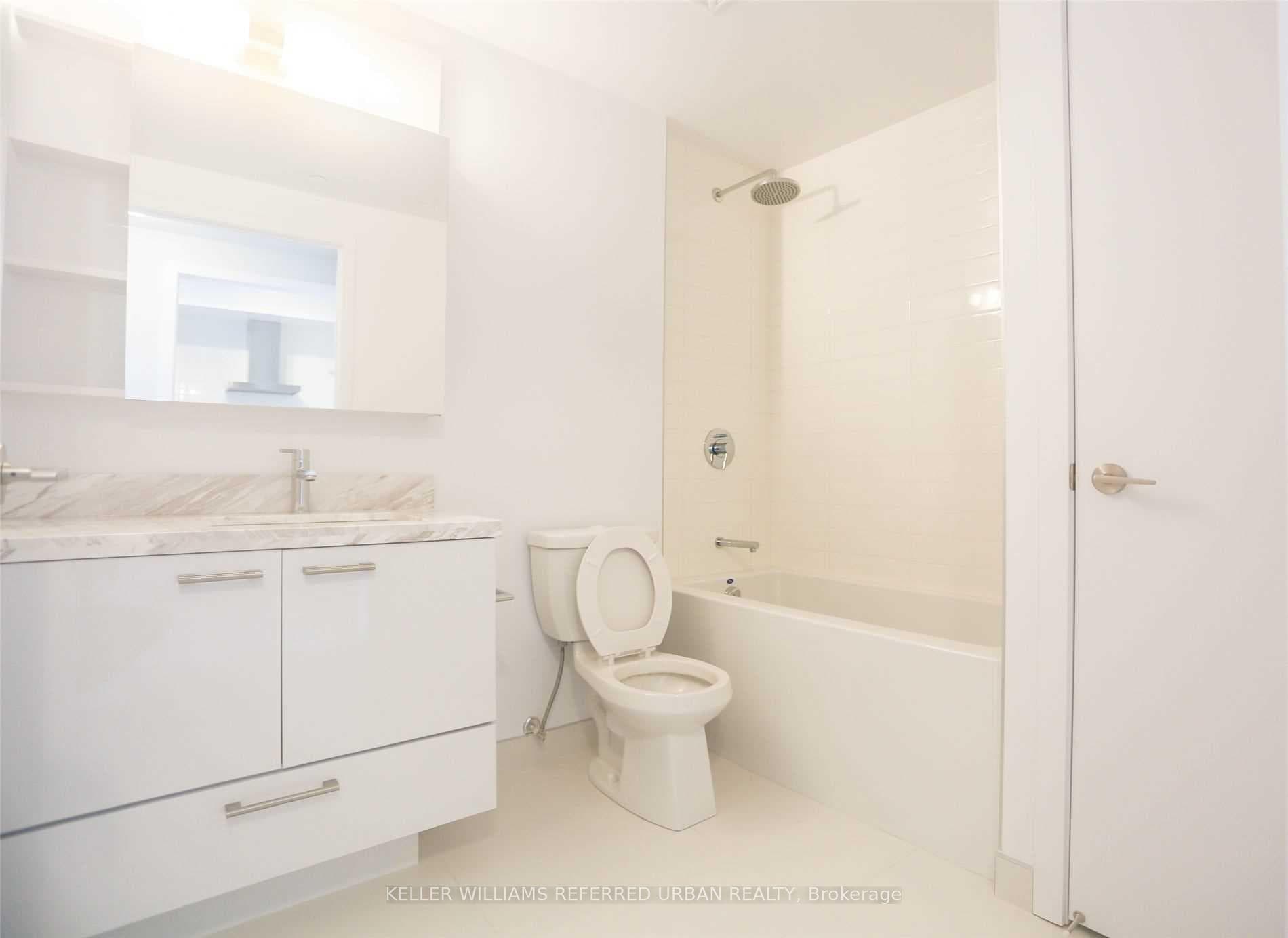 2221 Yonge Street Unit 3910 photo 10
