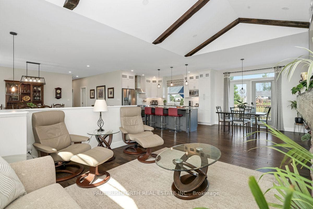 Living Room / Kitchen