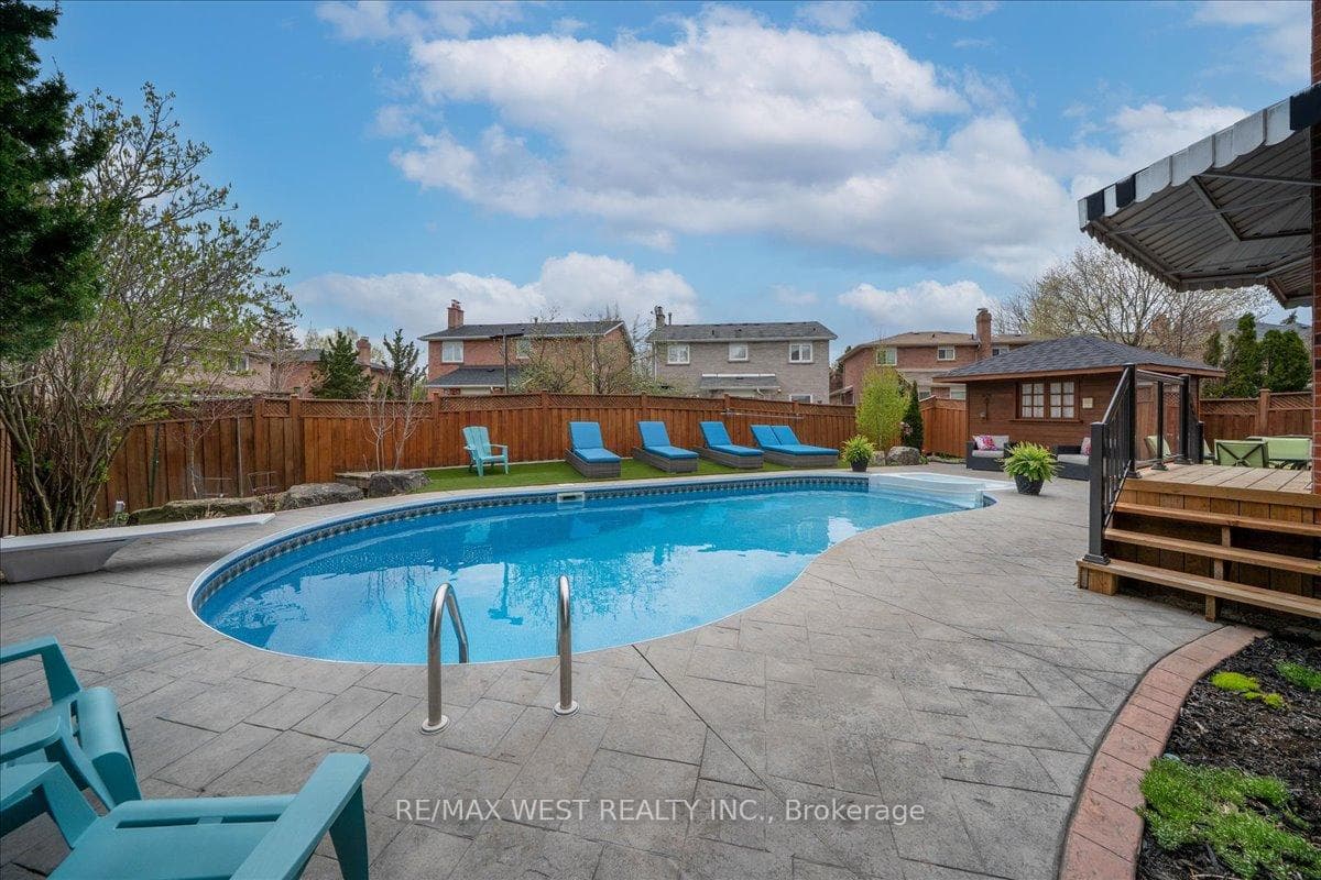 12 Berrydown Drive photo 41