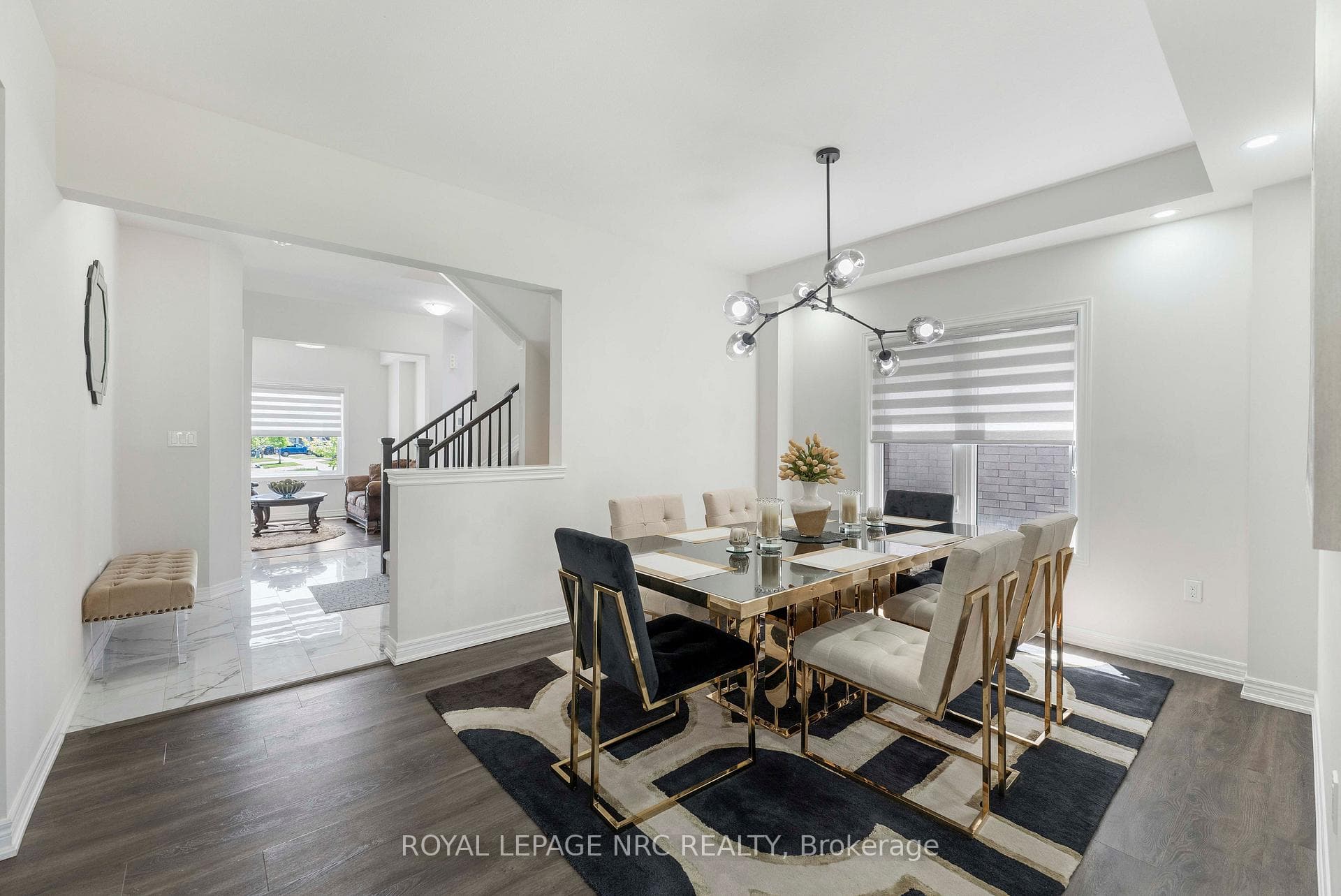 12 Swan Avenue photo 10