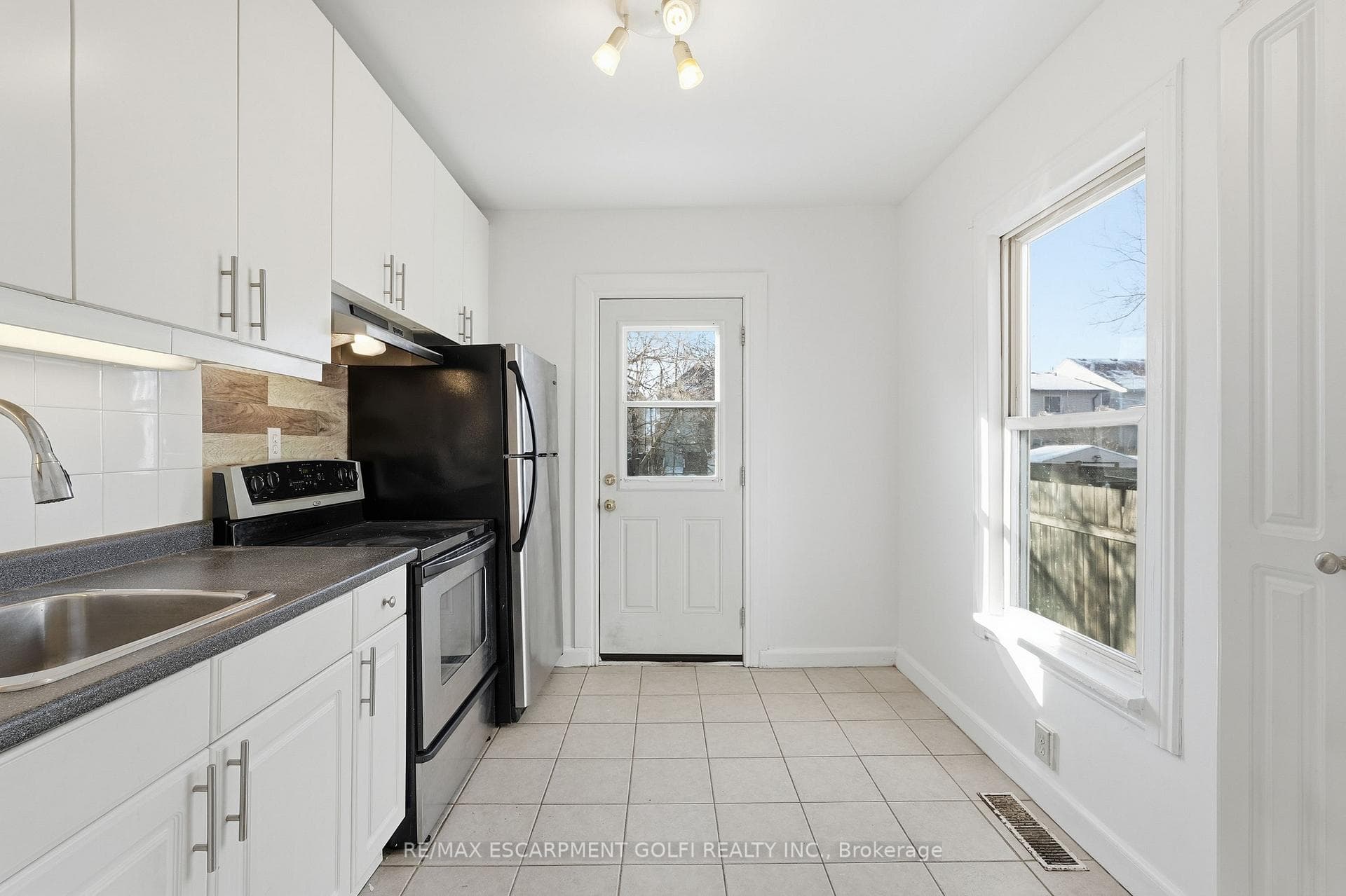 12 Roxborough Avenue photo 10