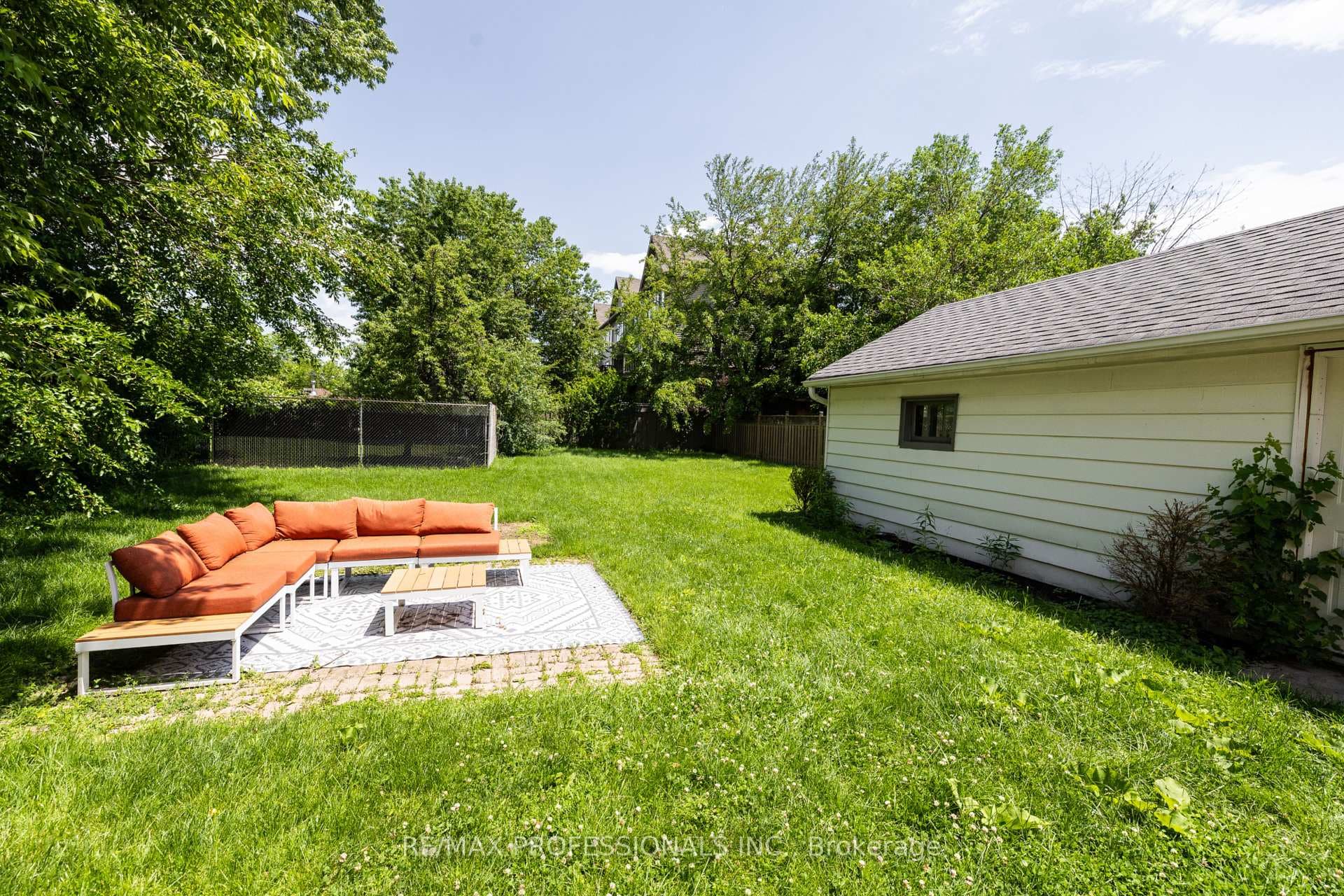 1045 Helena Street photo 32