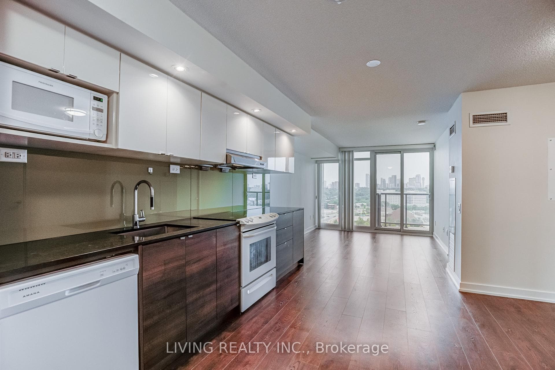121 Mcmahon Drive Unit 1207 photo 6