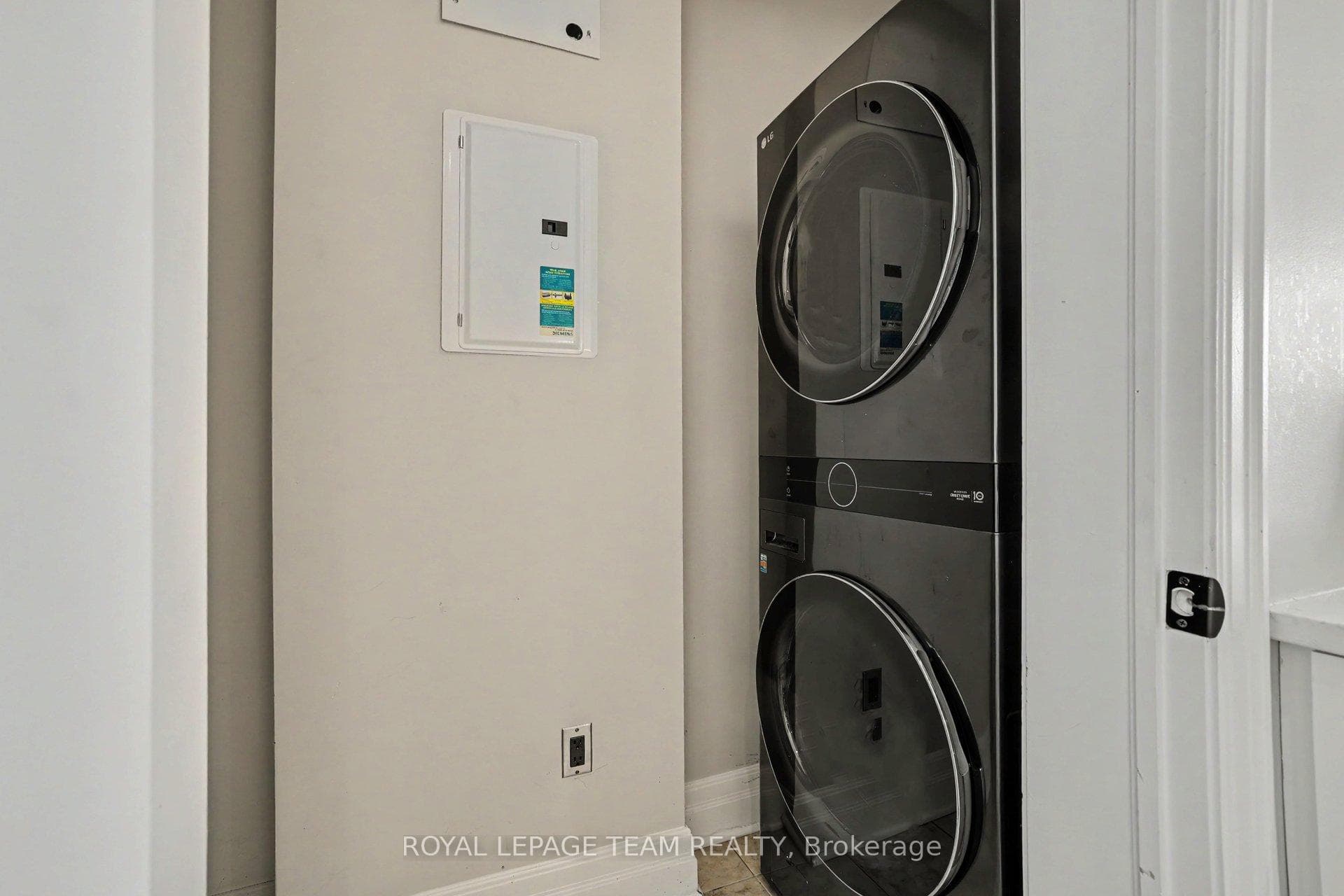 330 Loretta Avenue Unit 301 photo 22