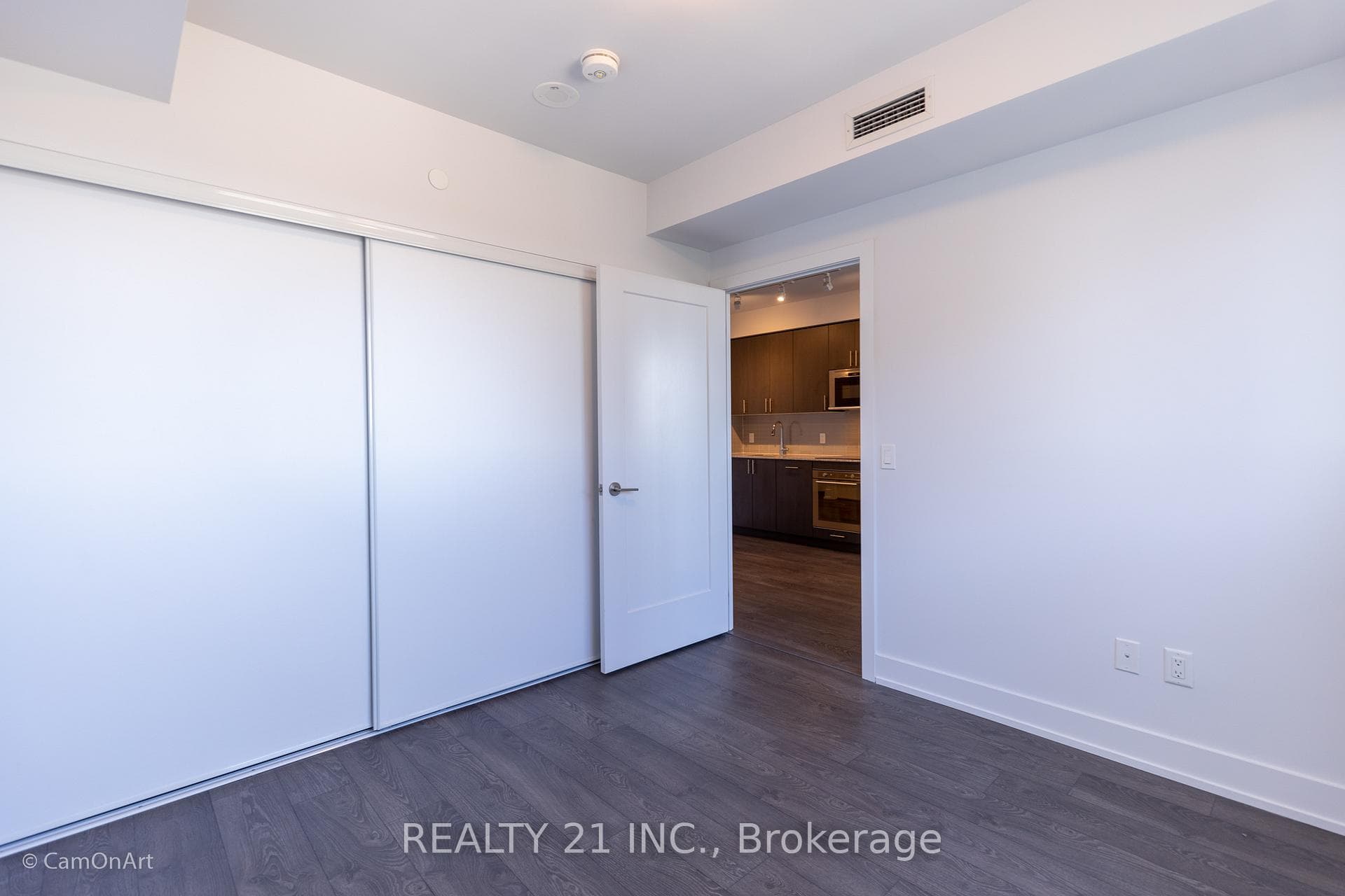 2550 Simcoe Street Unit 2413 photo 9