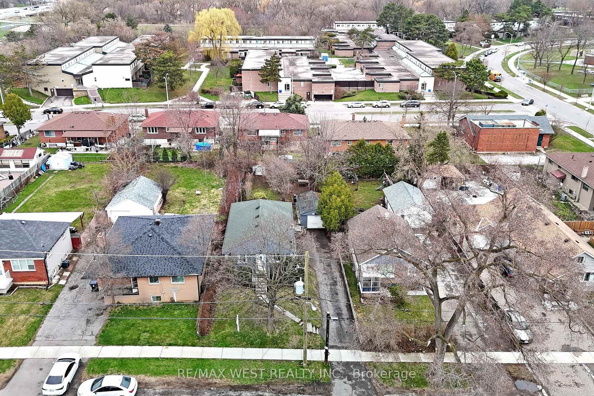 14 Byng Avenue photo 33