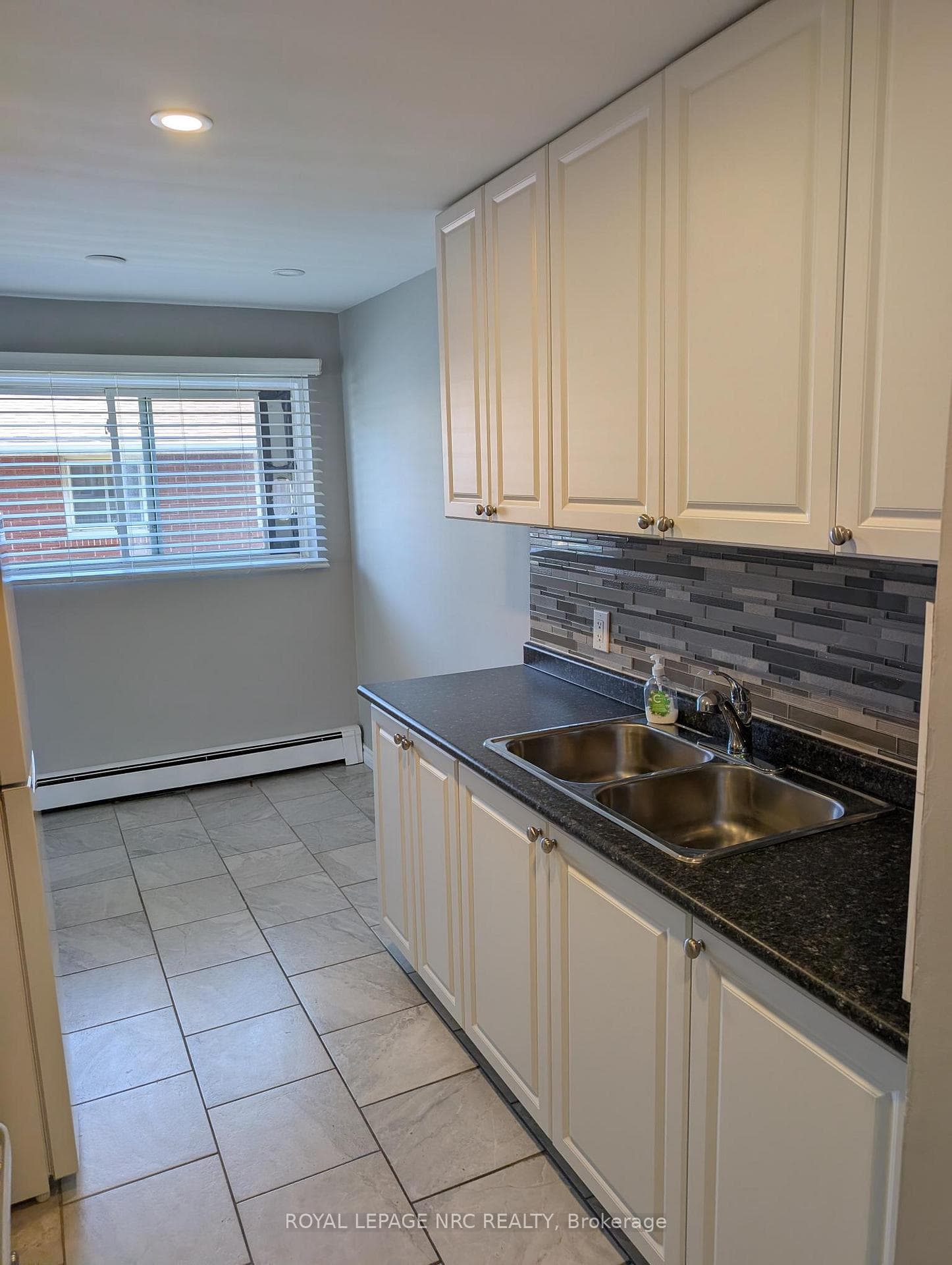 15 Bolton Avenue Unit 3 photo 5