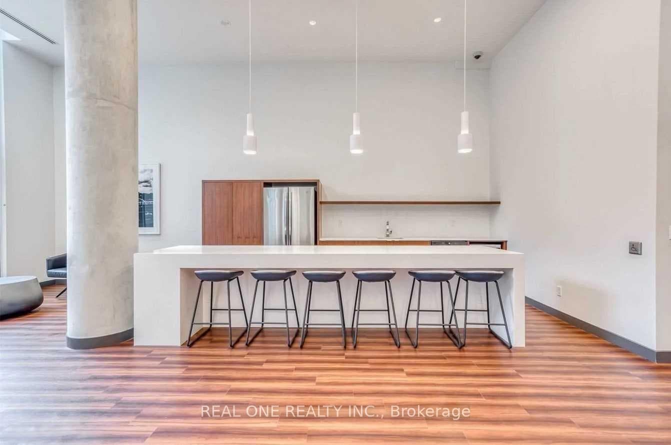 120 Varna Drive Unit 914 photo 15
