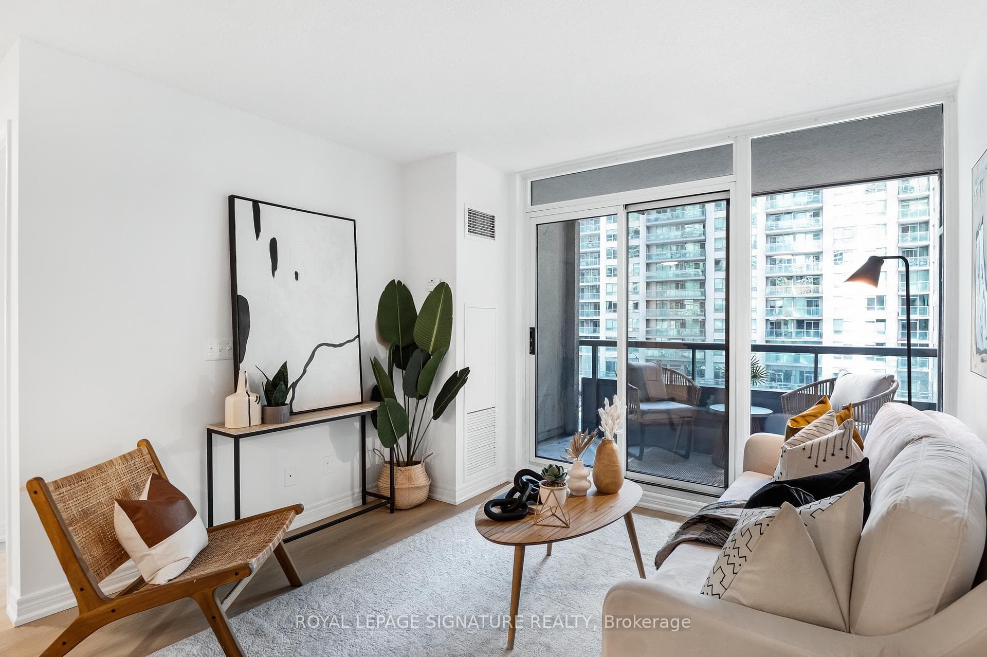 51 Lower Simcoe Street Unit 527 photo 3