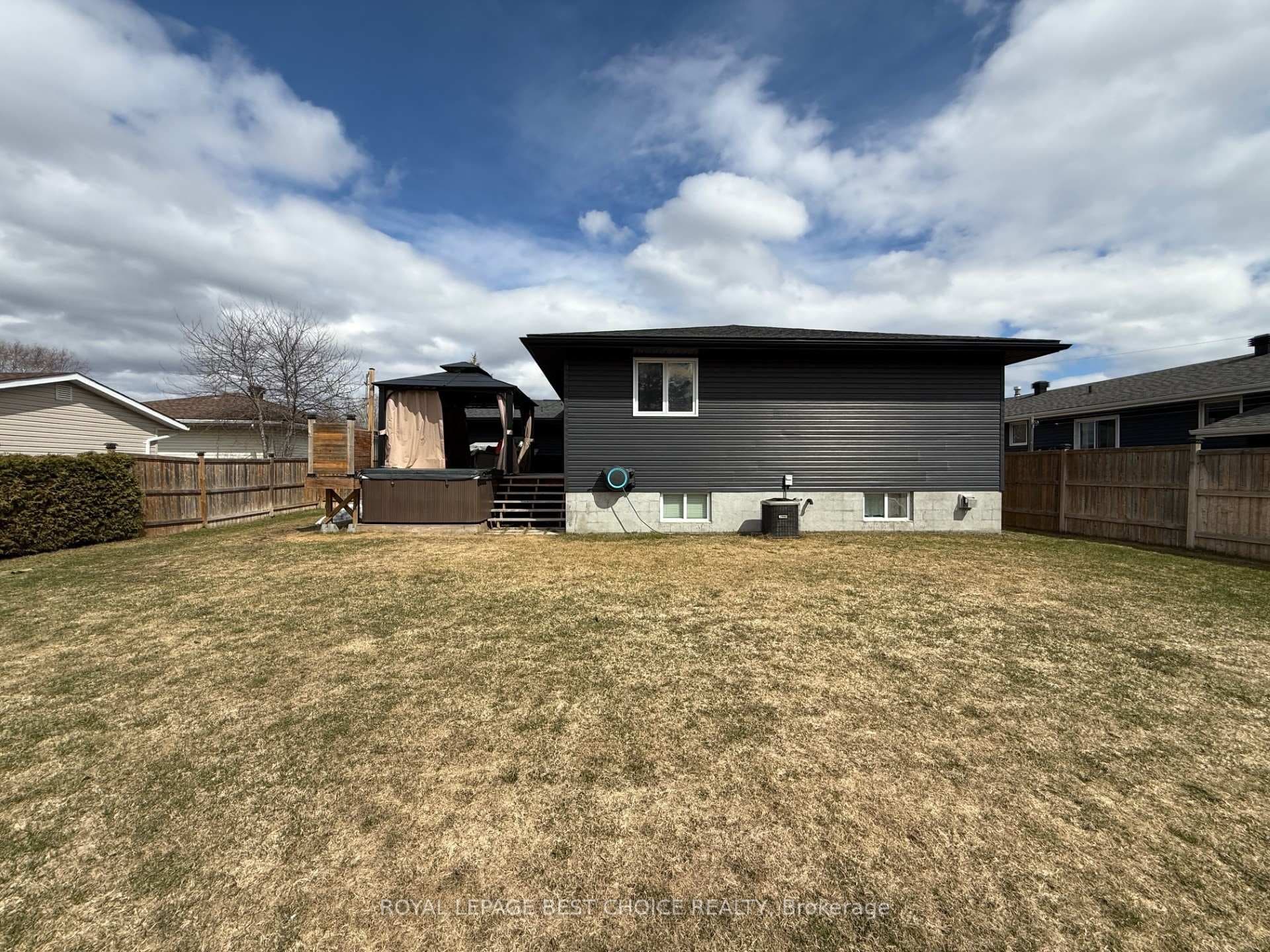 434 Bateson Street photo 31