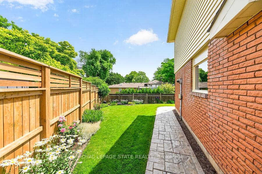 7 Elizabeth Court photo 33