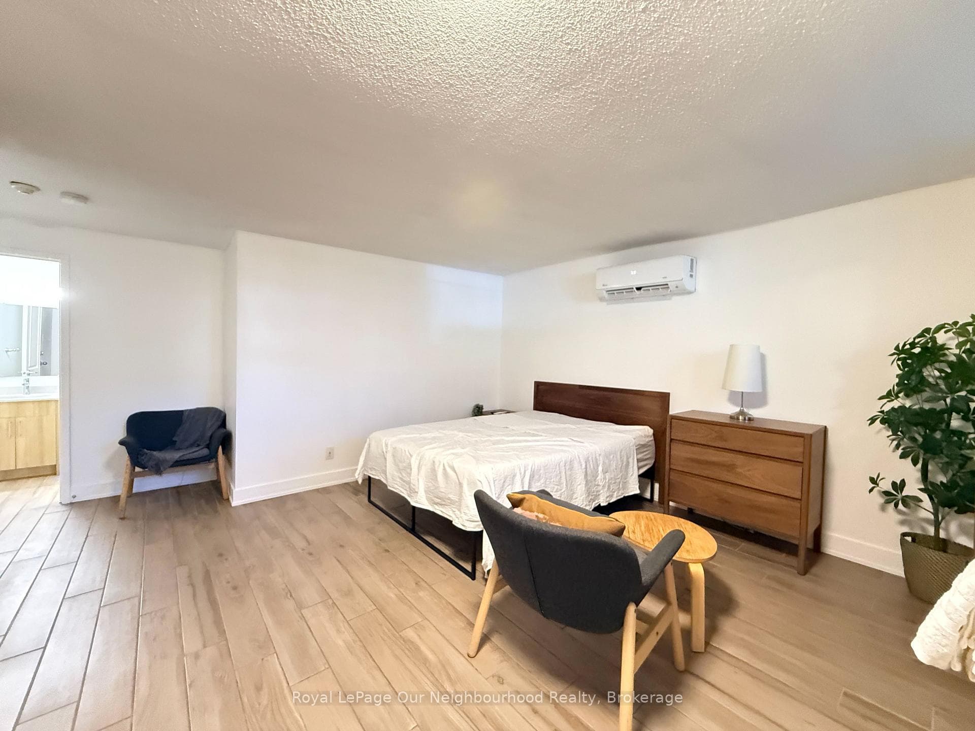 160 Dowling Avenue Unit 104 photo 6