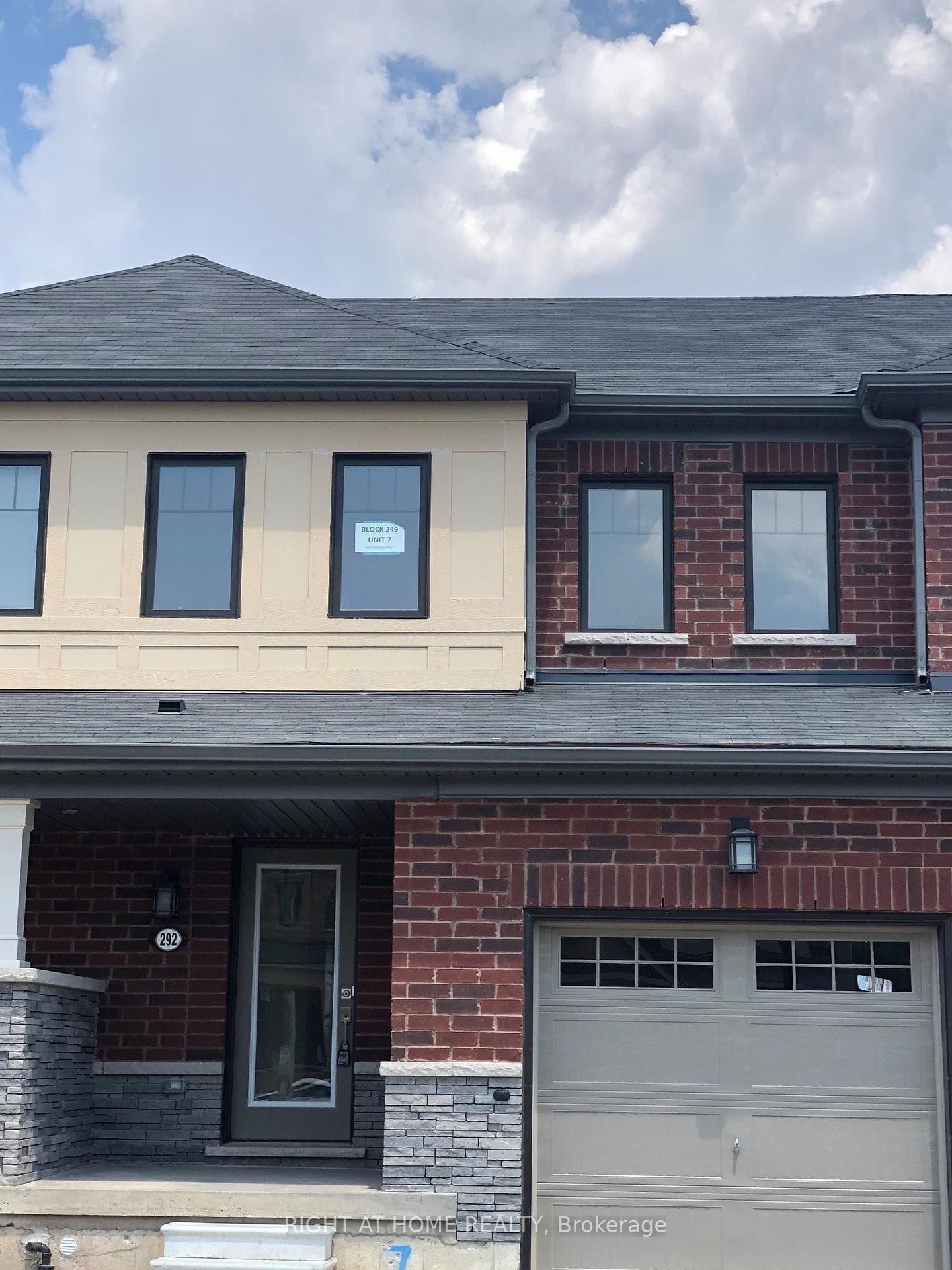 292 Bedrock Drive photo 1