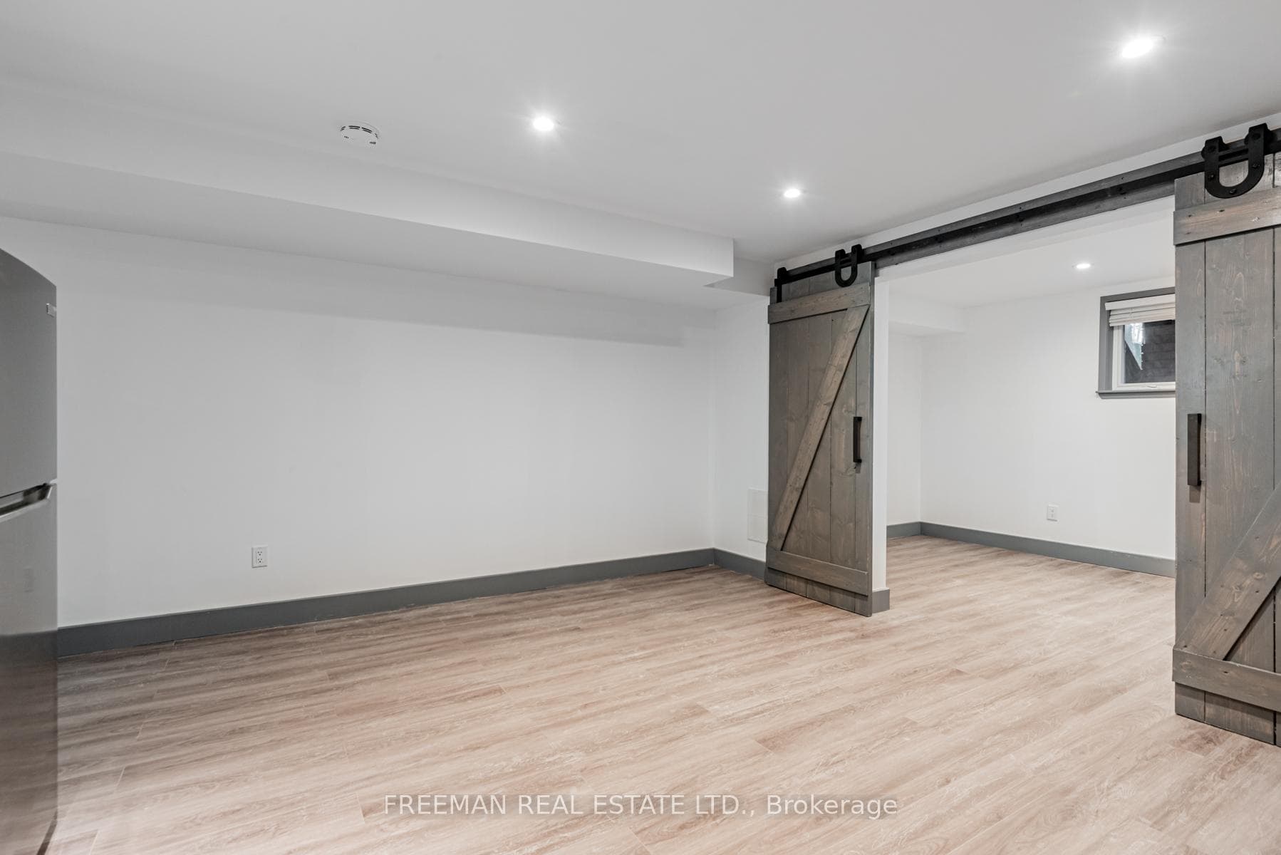 45 Brandon Avenue Unit Lower photo 8