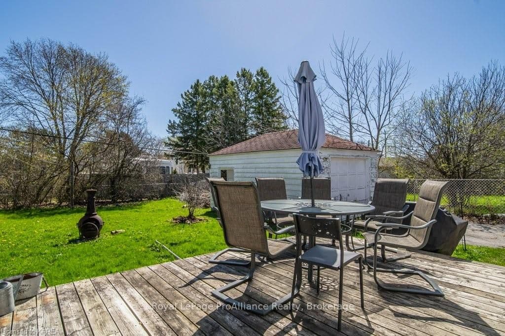 197 KINGSCOURT Avenue photo 36