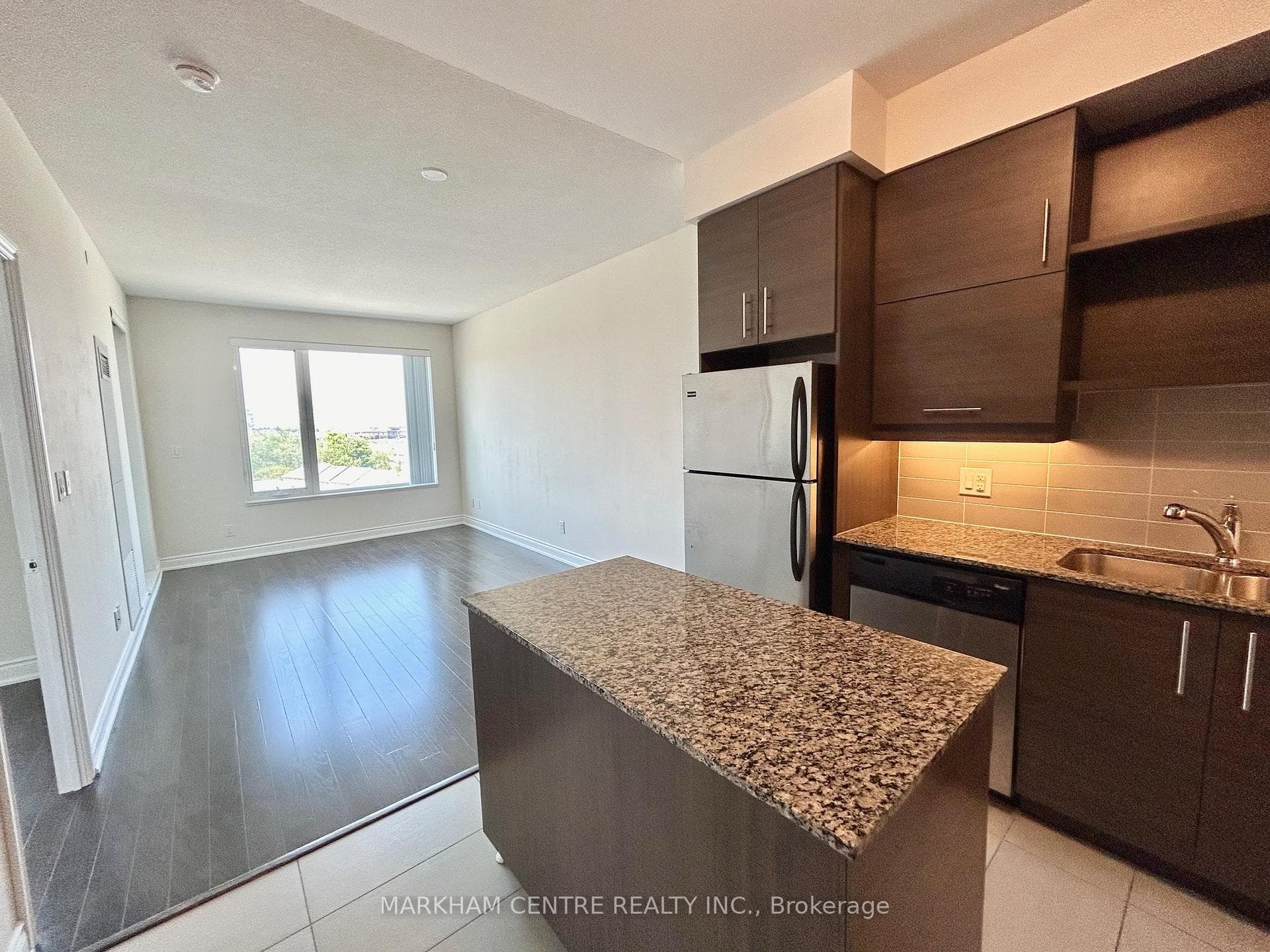 325 South Park Road Unit 920 photo 8