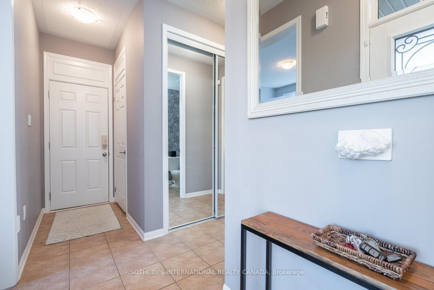 entry / foyer