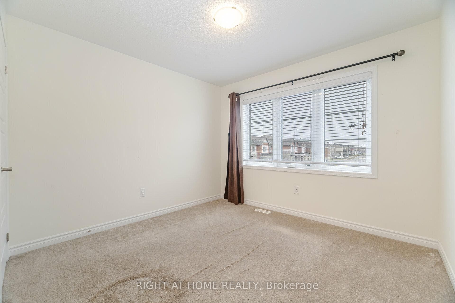 908 Sumac Gardens photo 30
