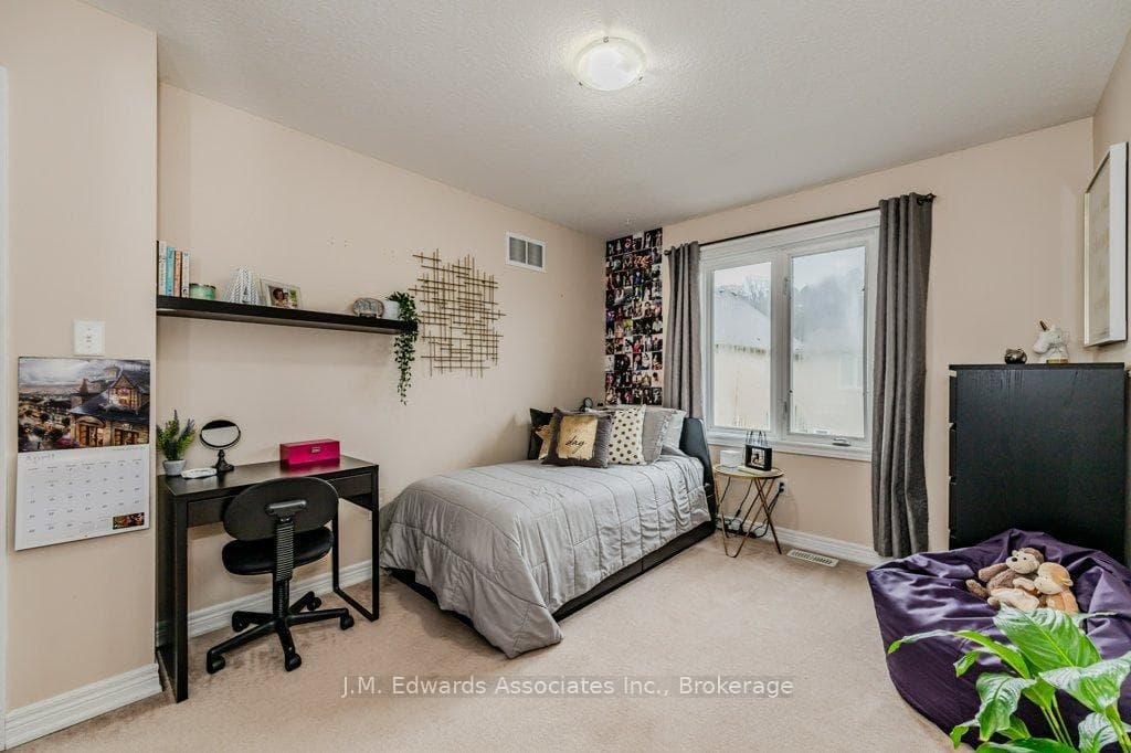 24 Forest Valley Crescent photo 23