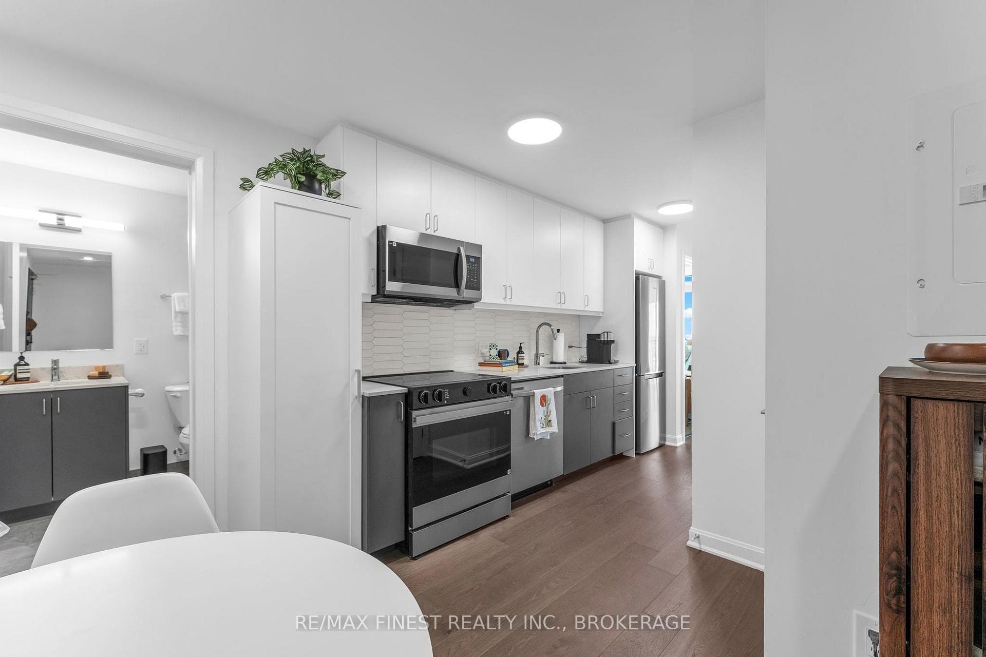 223 PRINCESS Street Unit 801 photo 16