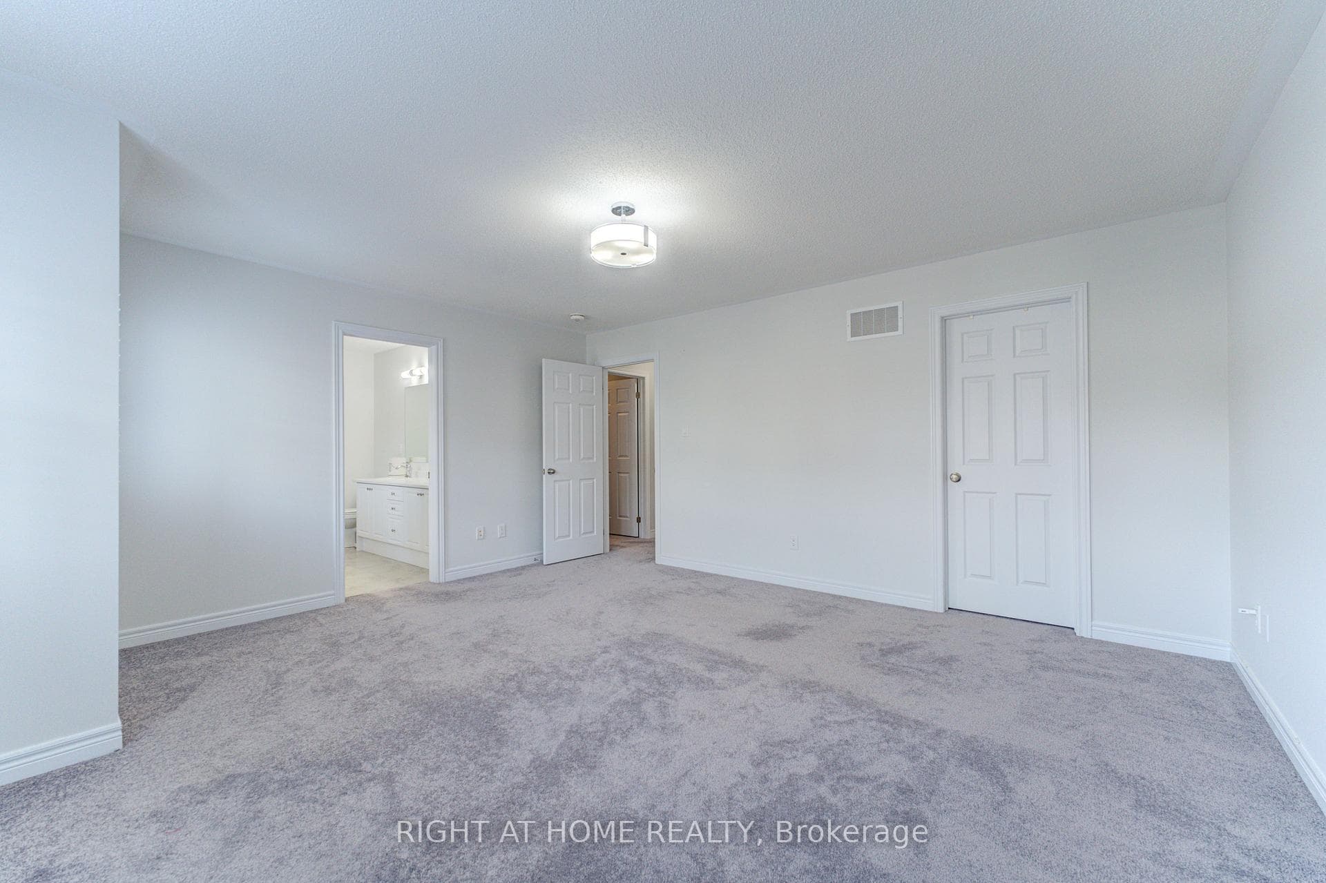 39 Drake Avenue photo 19