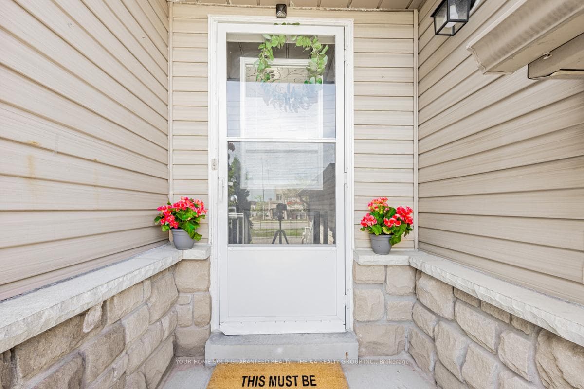 1596 Green Road photo 3