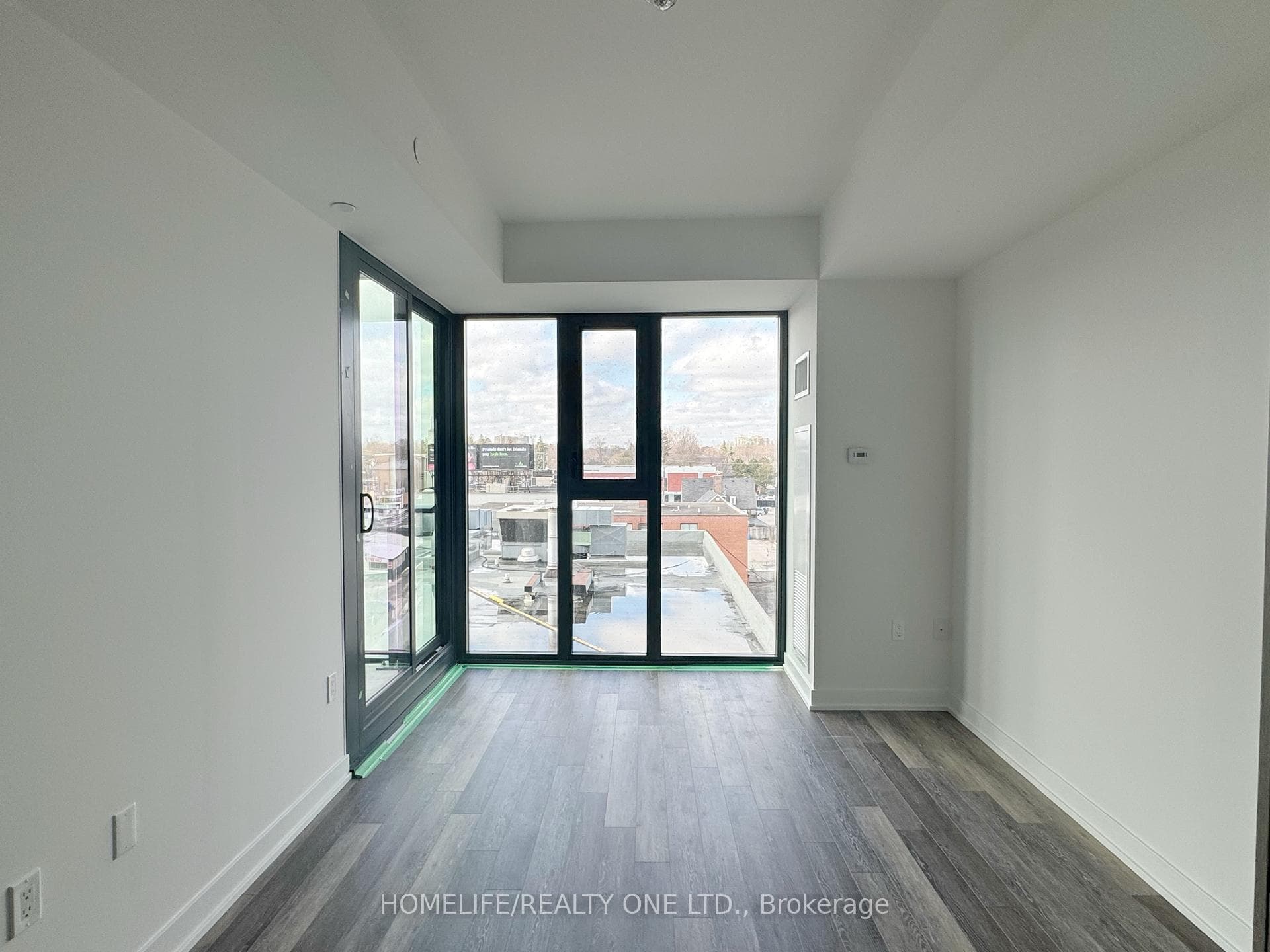 250 Lawrence Avenue Unit 521 photo 3