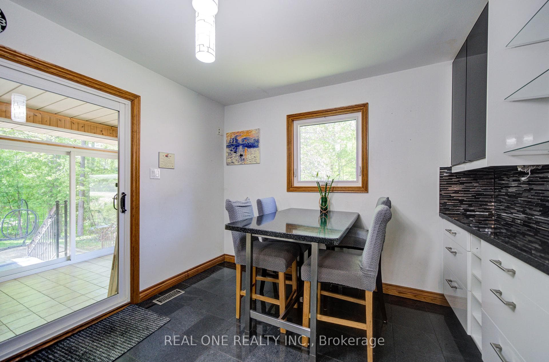 1439 Ballyclare Drive photo 16