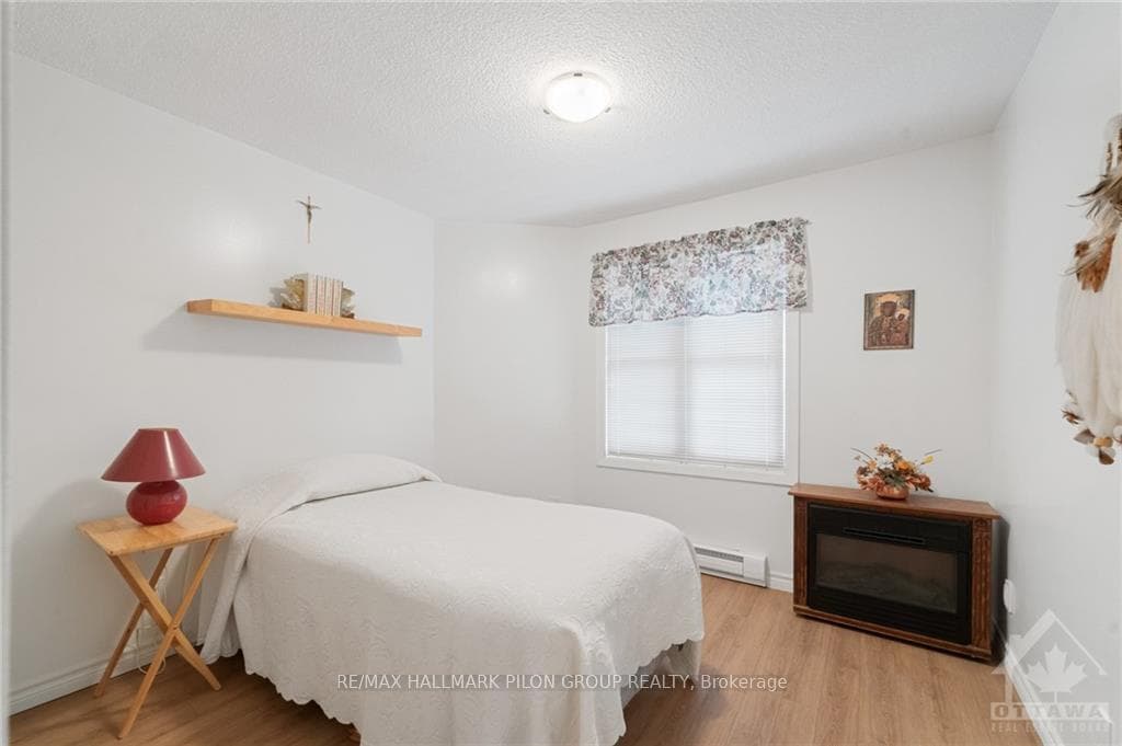 1099 CADBORO Road Unit 304 photo 15